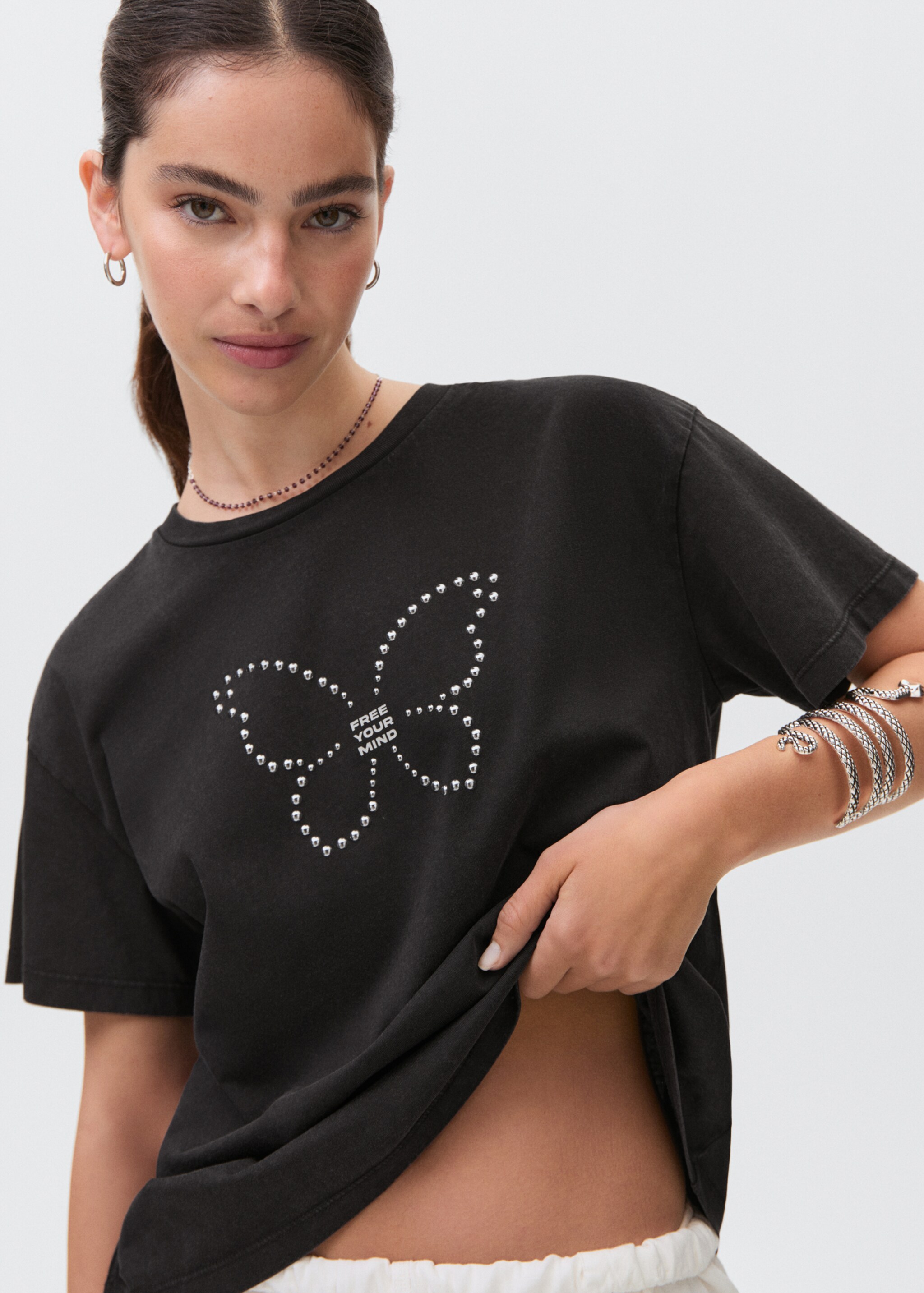 Appliqués butterfly t-shirt - Details of the article 1
