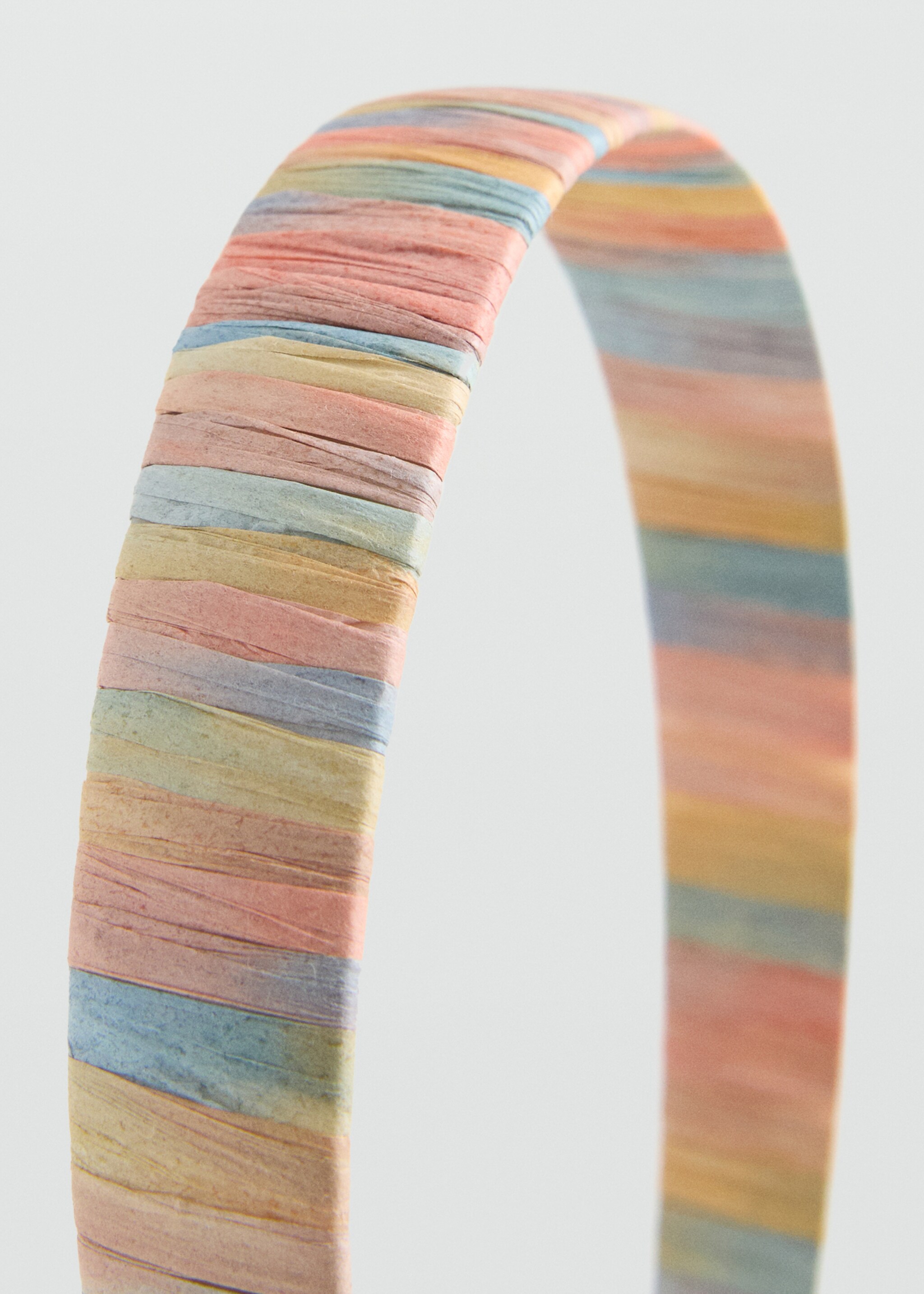 Serre-tête multicolore - Plan moyen
