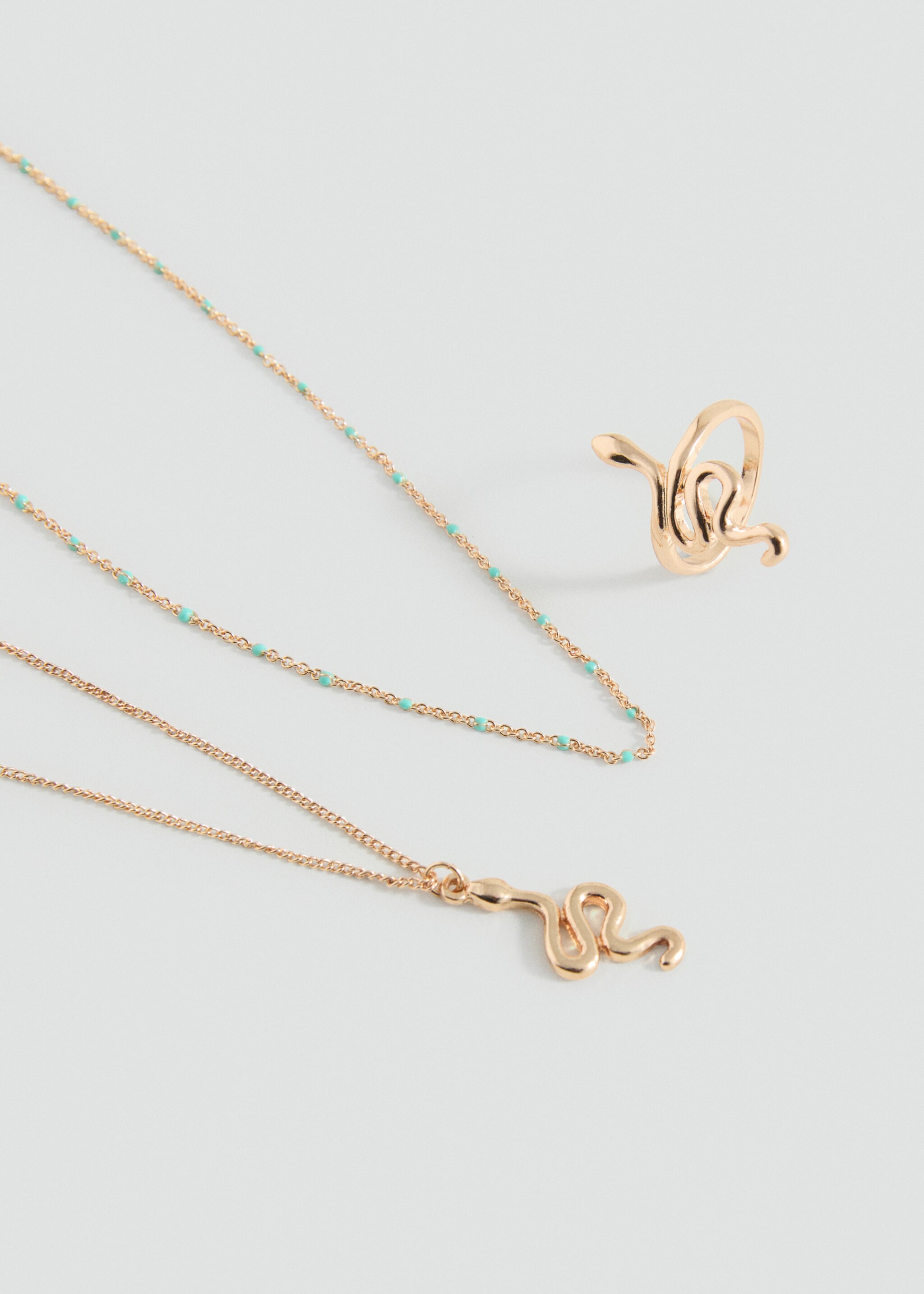 Lot collier et bague serpent - Plan moyen