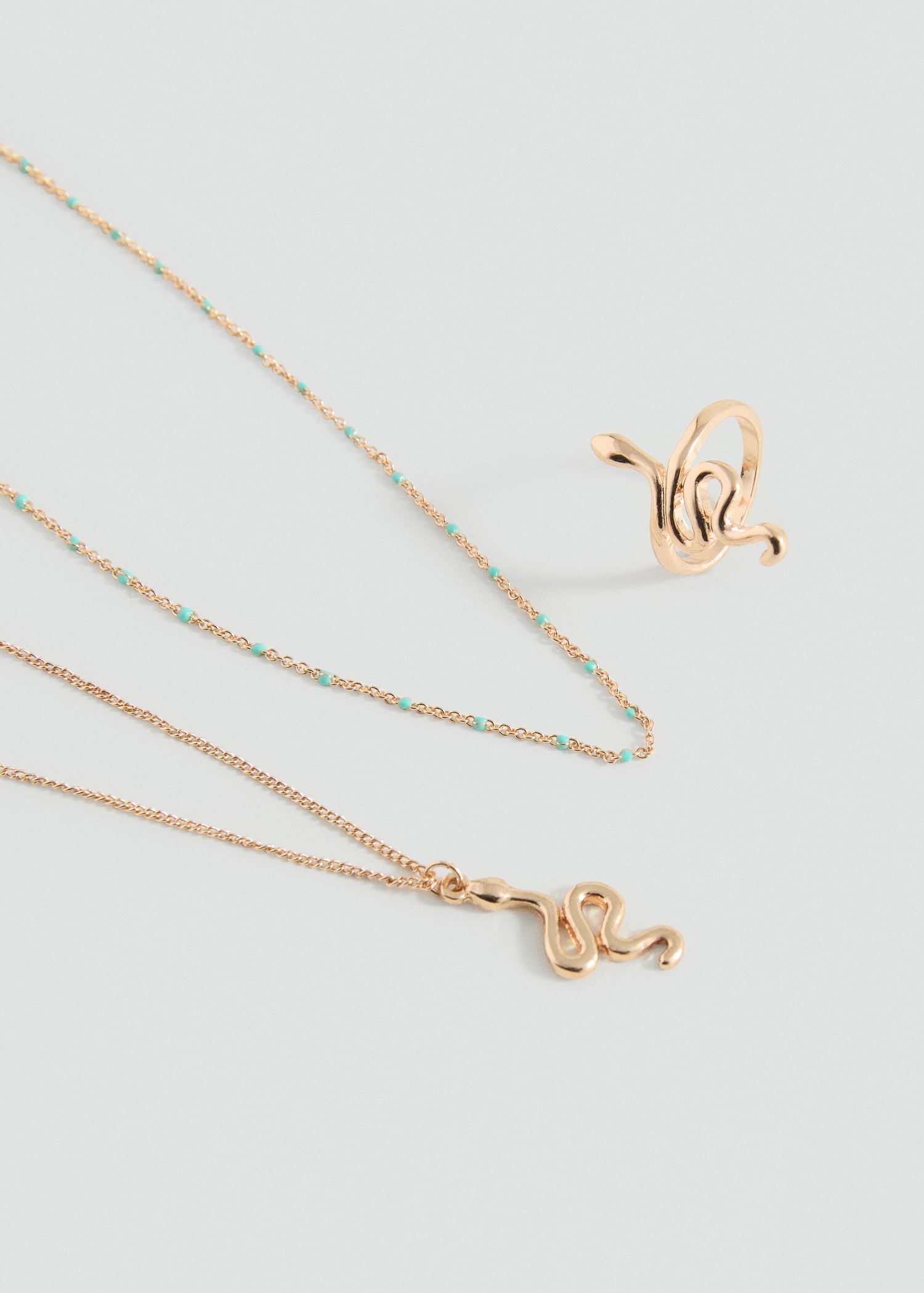 Lot collier et bague serpent - Plan moyen