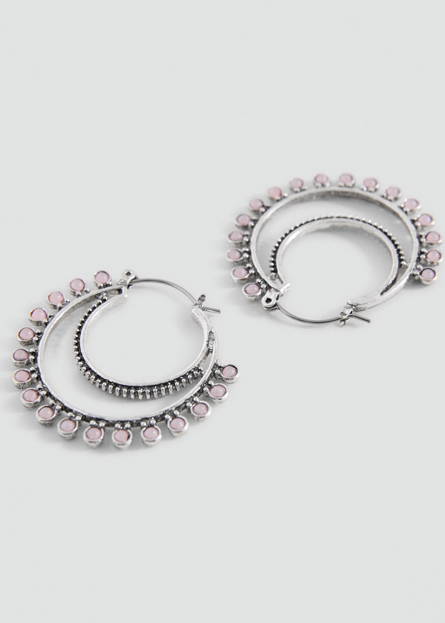 Boucles d'oreilles semi-anneau détail quartz - Plan moyen