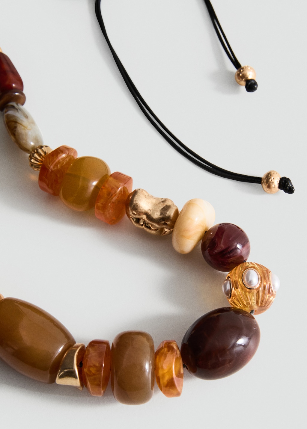 Maxi necklace with combined resin balls