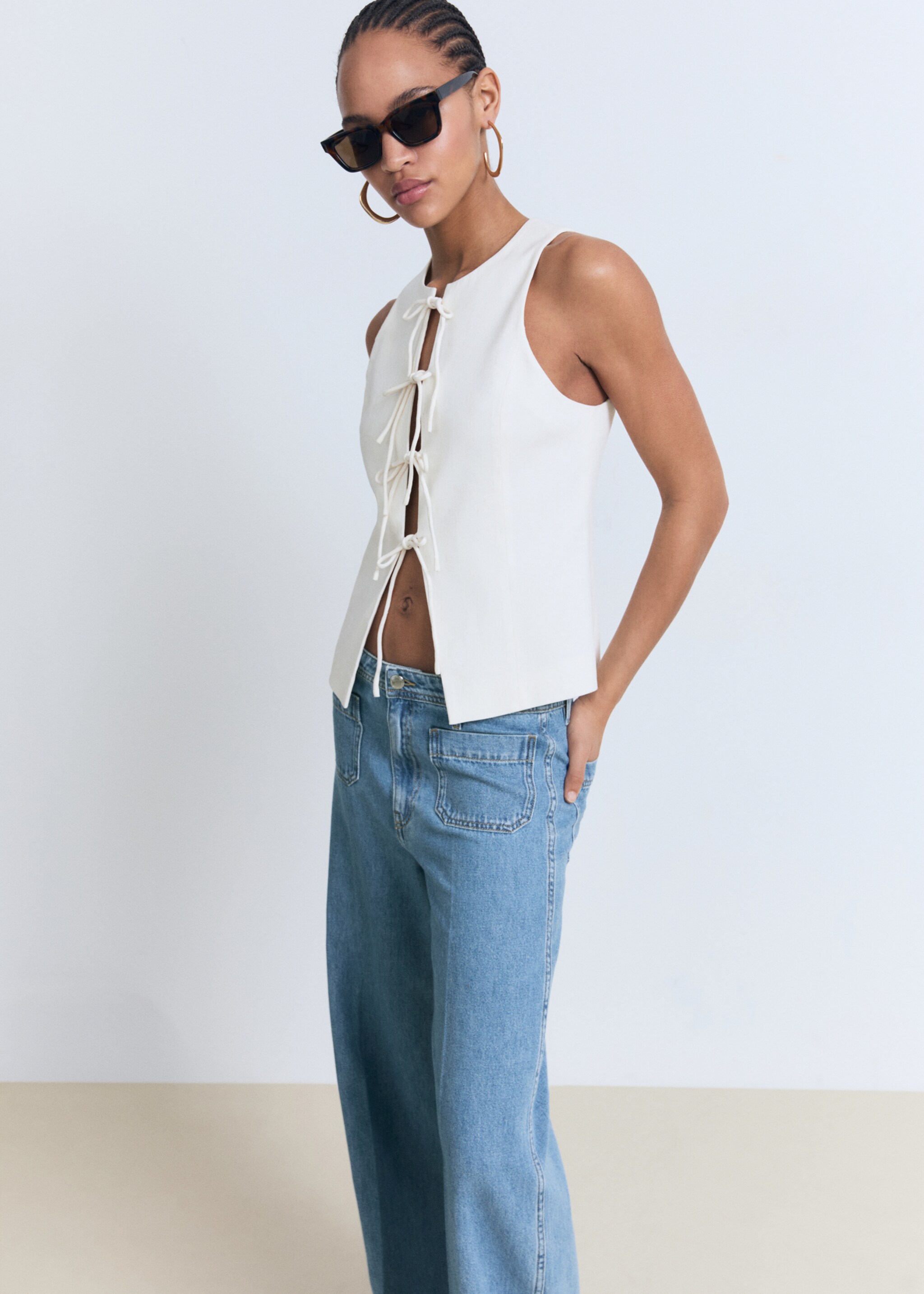 High-rise wideleg  jeans with pockets - Details of the article 1