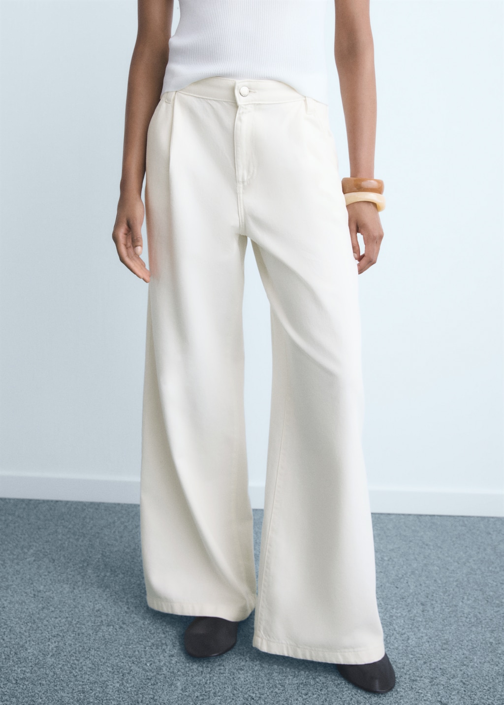 Wide leg pleated jeans