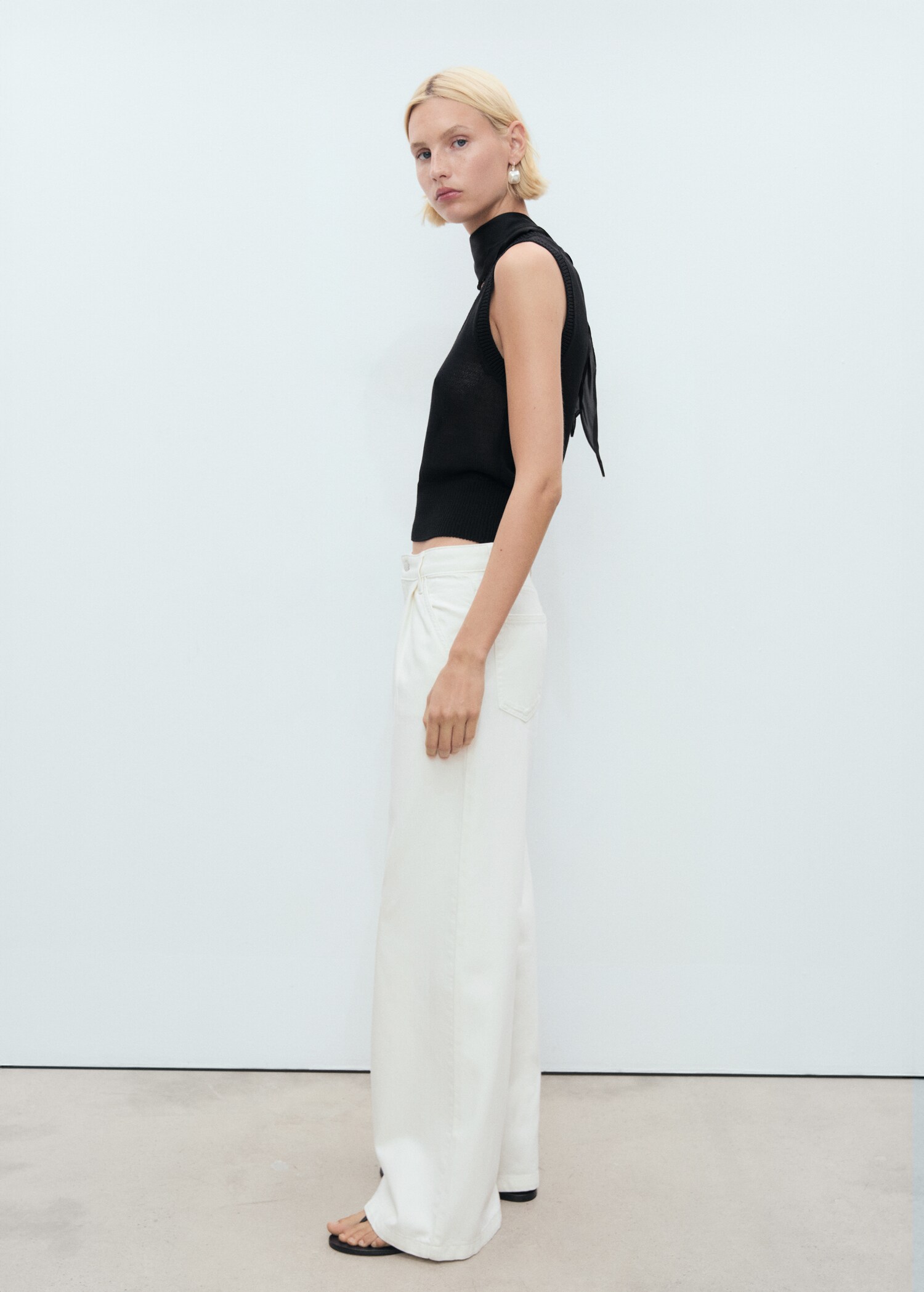 Wide-leg pleated jeans - Details of the article 2