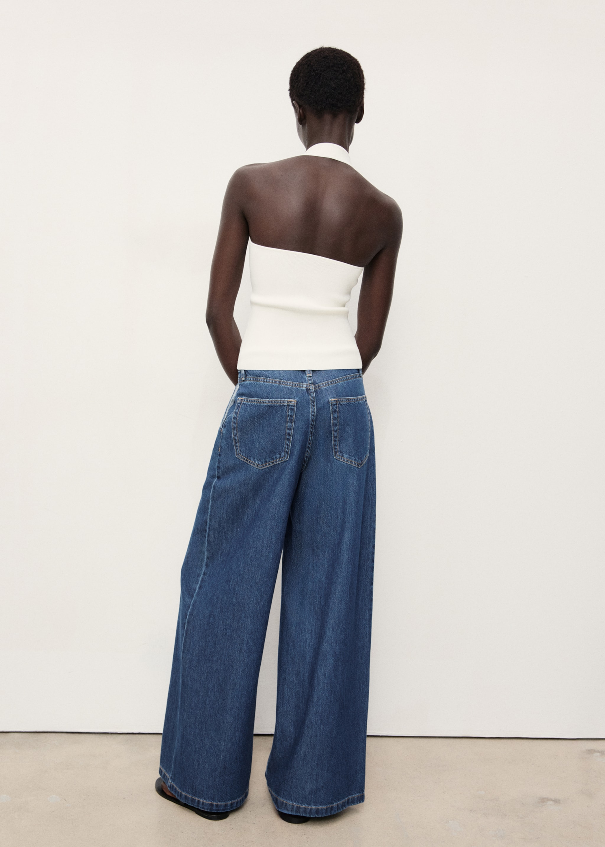 Wide-leg pleated jeans - Reverse of the article