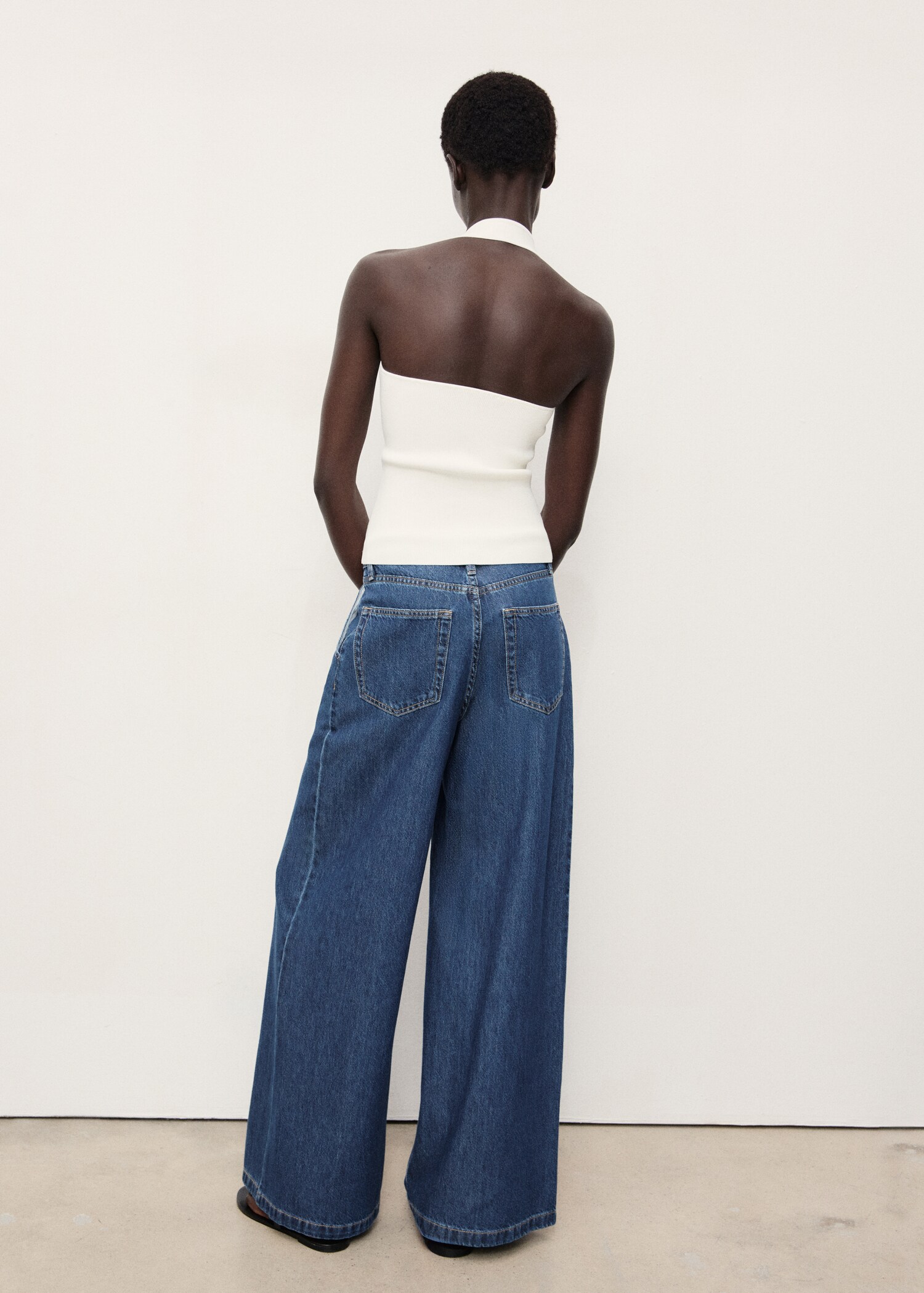 Wideleg pleated jeans - Reverse of the article
