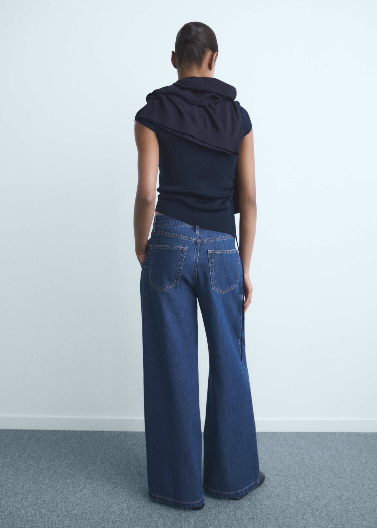 Wide leg pleated jeans - Women | MANGO USA