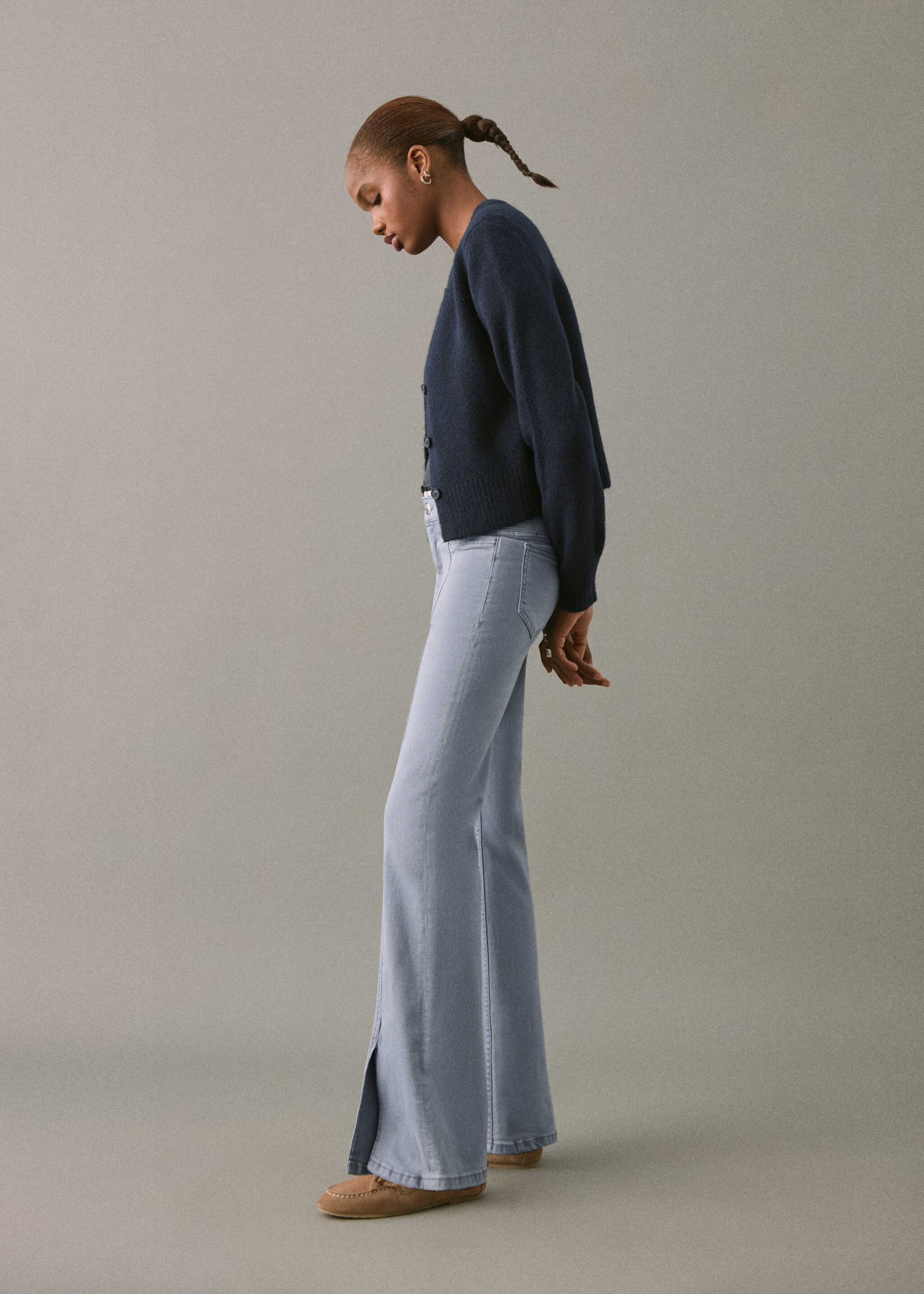 Flared jeans with opening - Details of the article 2, Blue. Ref: 17001213-00.