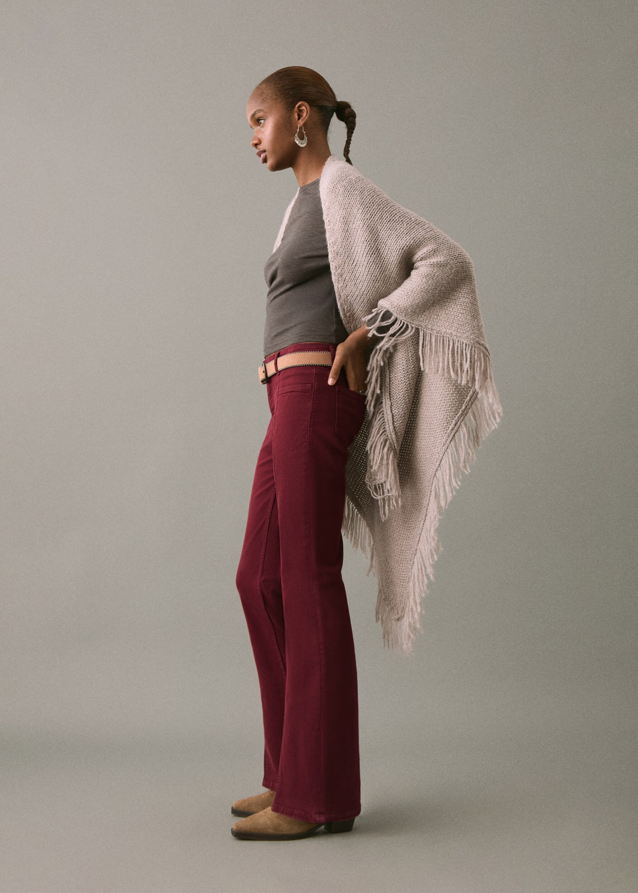 Flared jeans with opening - Details of the article 2, Burgundy. Ref: 17001215-00.
