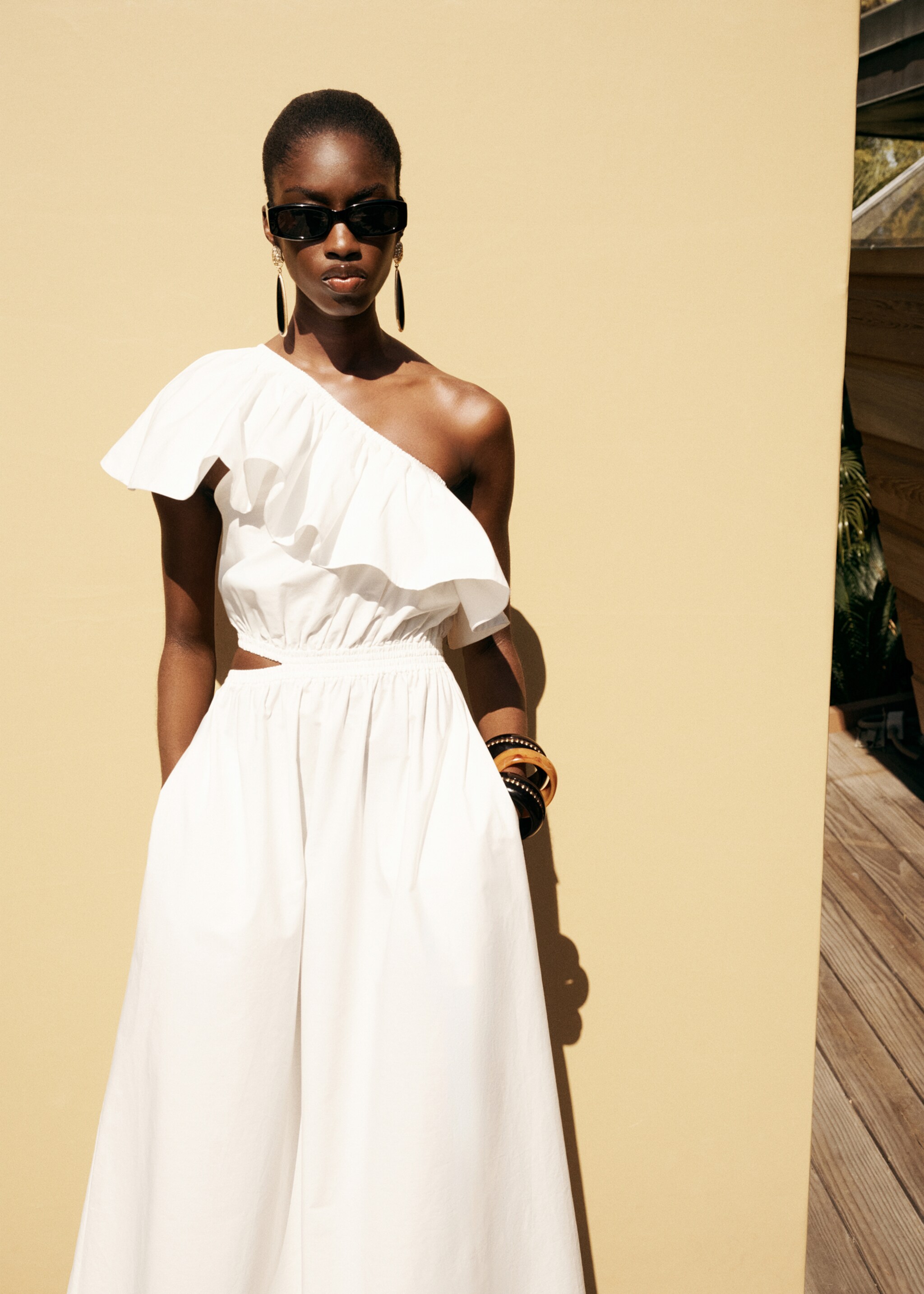 Asymmetrical dress with cut-out - Details of the article 6
