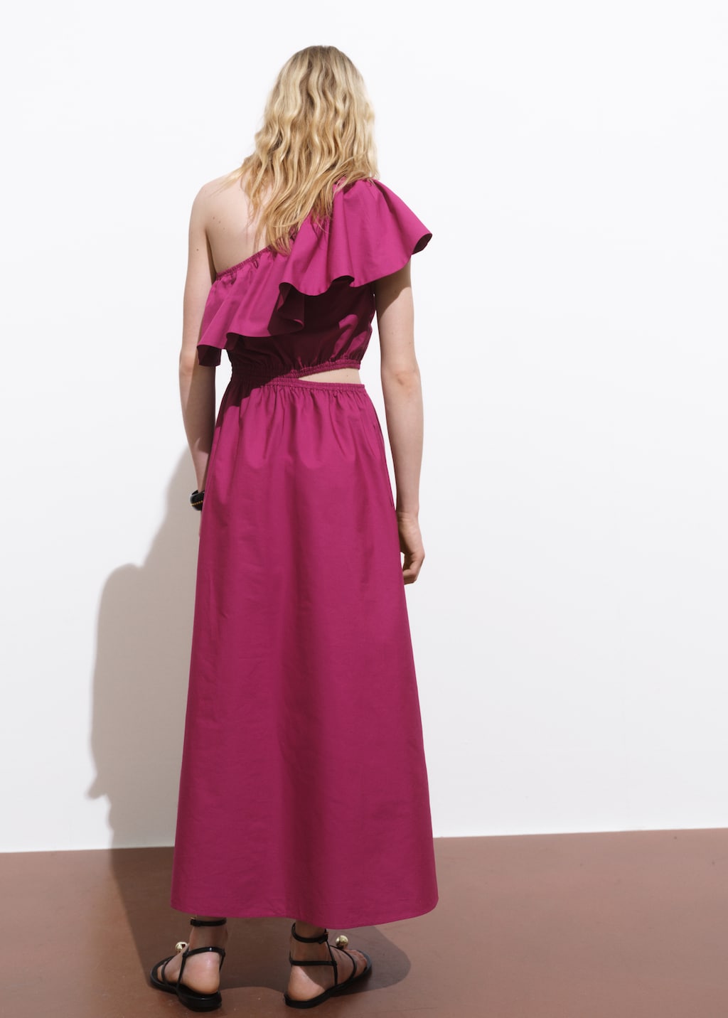 Asymmetrical dress with cut-out - image 3