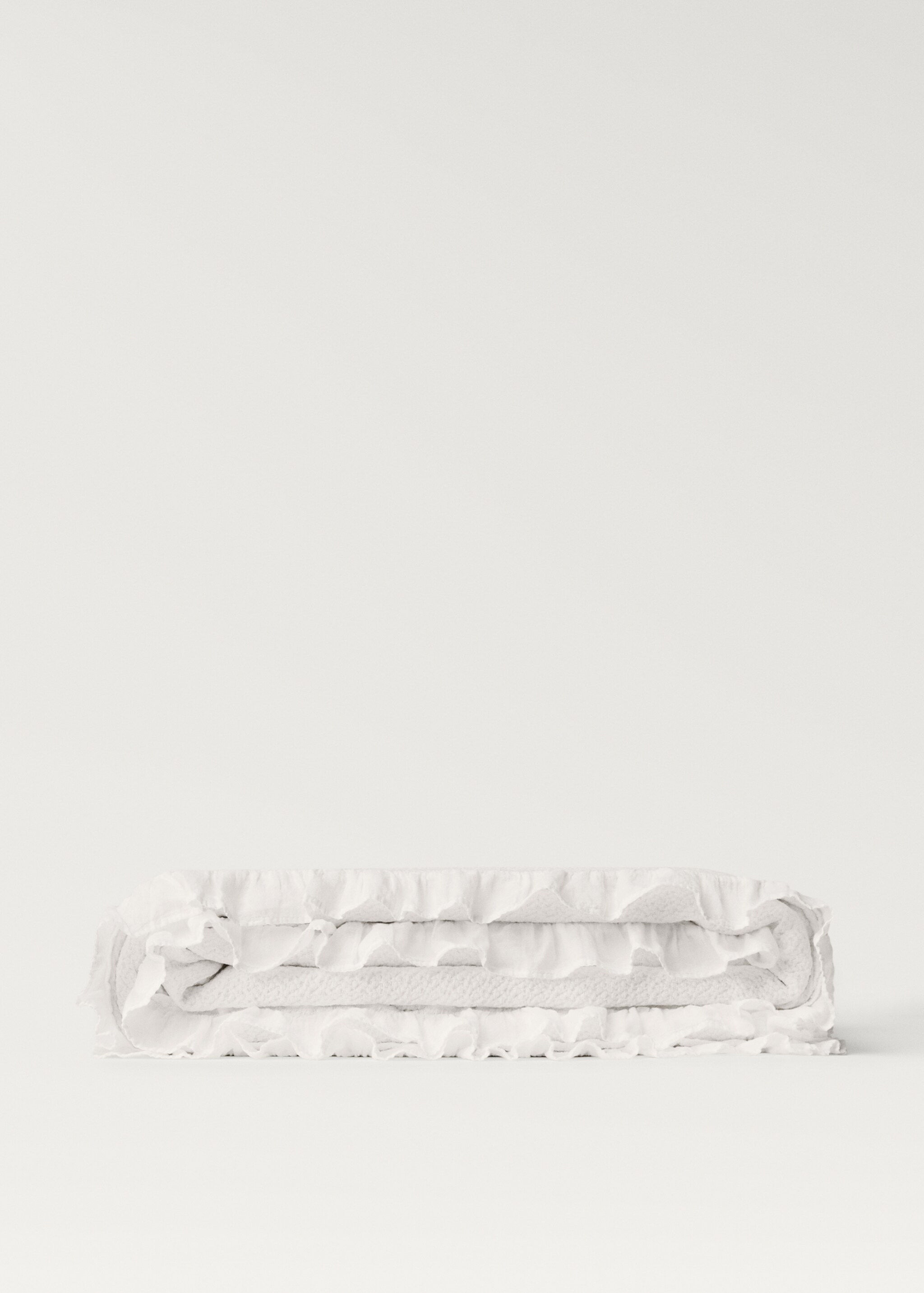 Cotton ruffle-finish bedspread for 180/200 cm bed - Article without model, Ecru. Ref: 17001287-00.