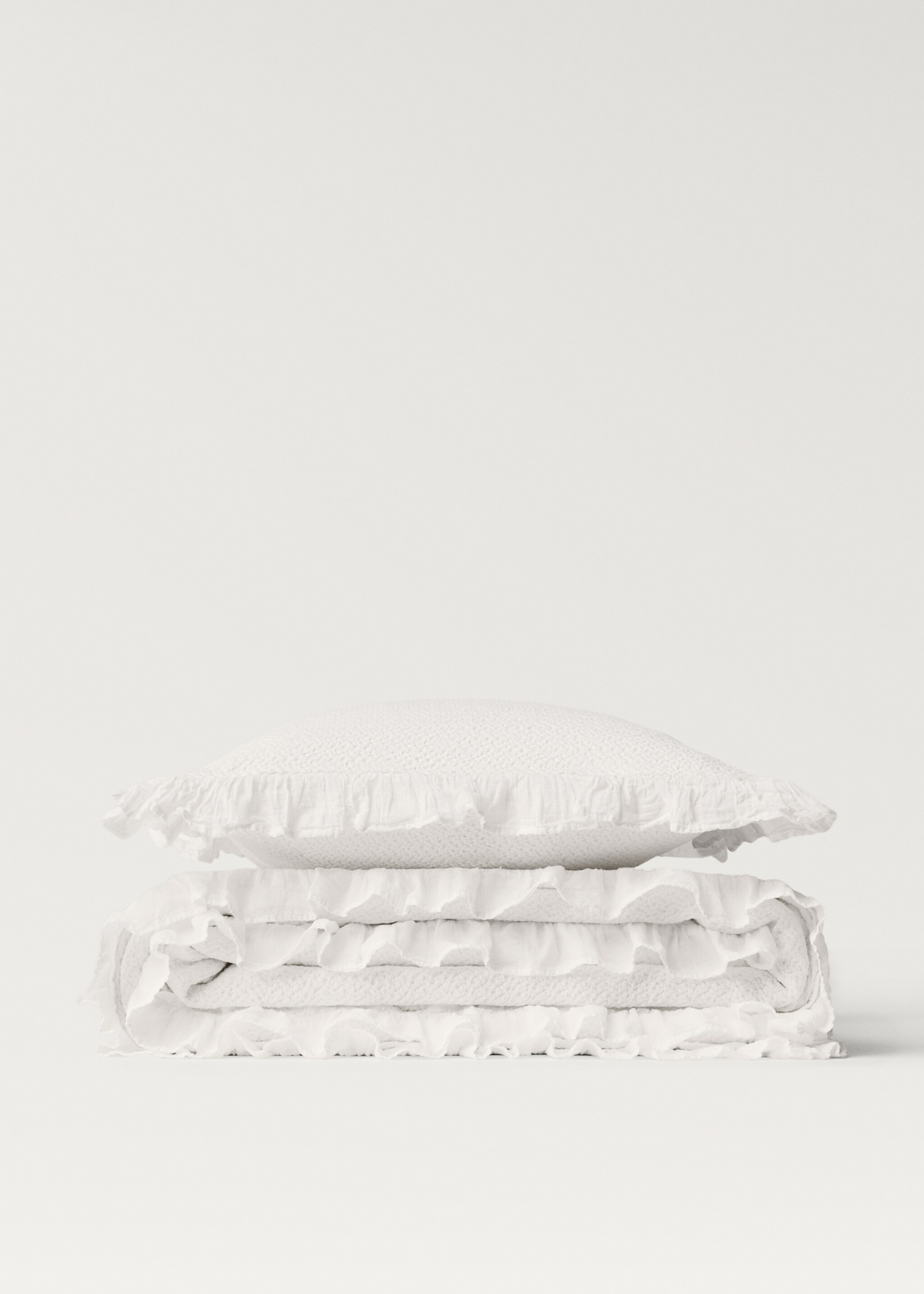 Cotton ruffle-finish bedspread for 180/200 cm bed - Details of the article 3, Ecru. Ref: 17001287-00.