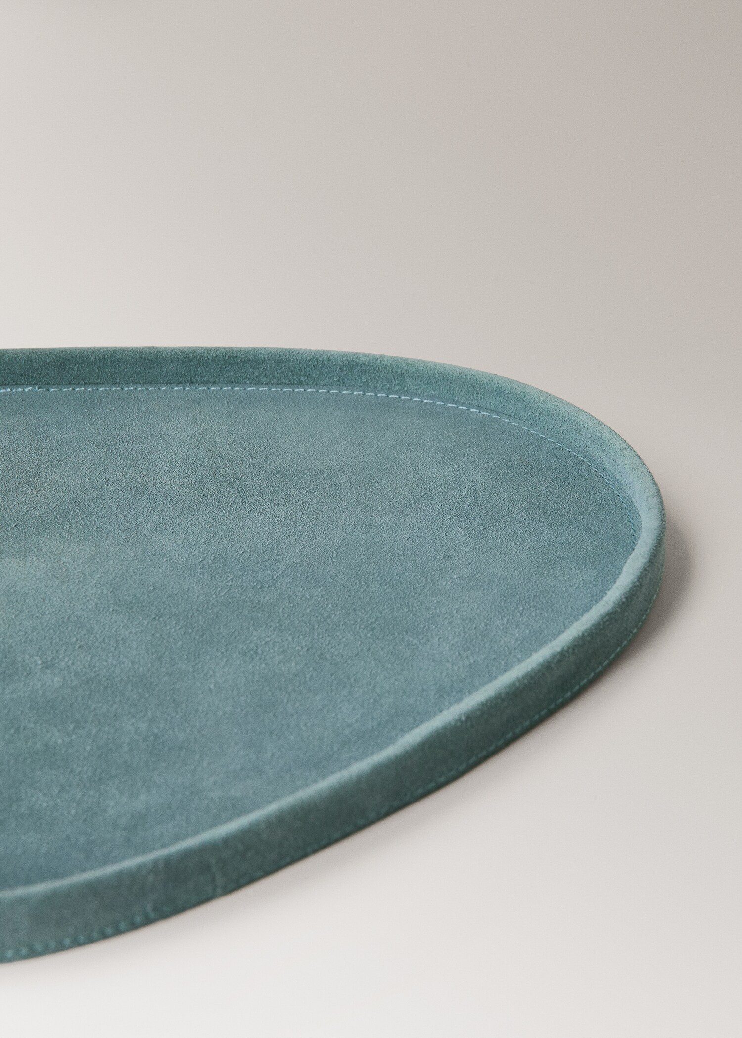 Large leather tray - Details of the article 2