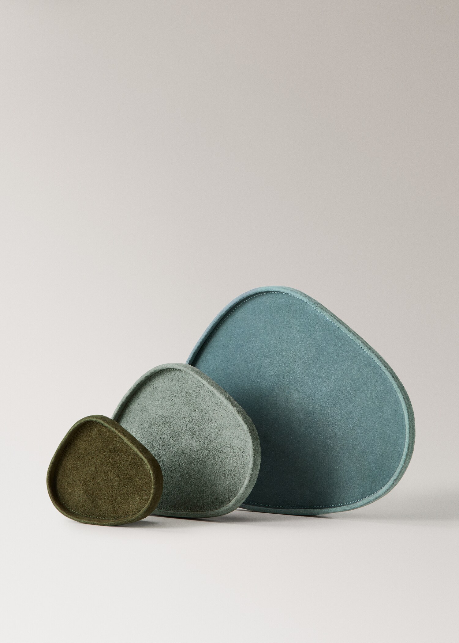 Large leather tray - Details of the article 3