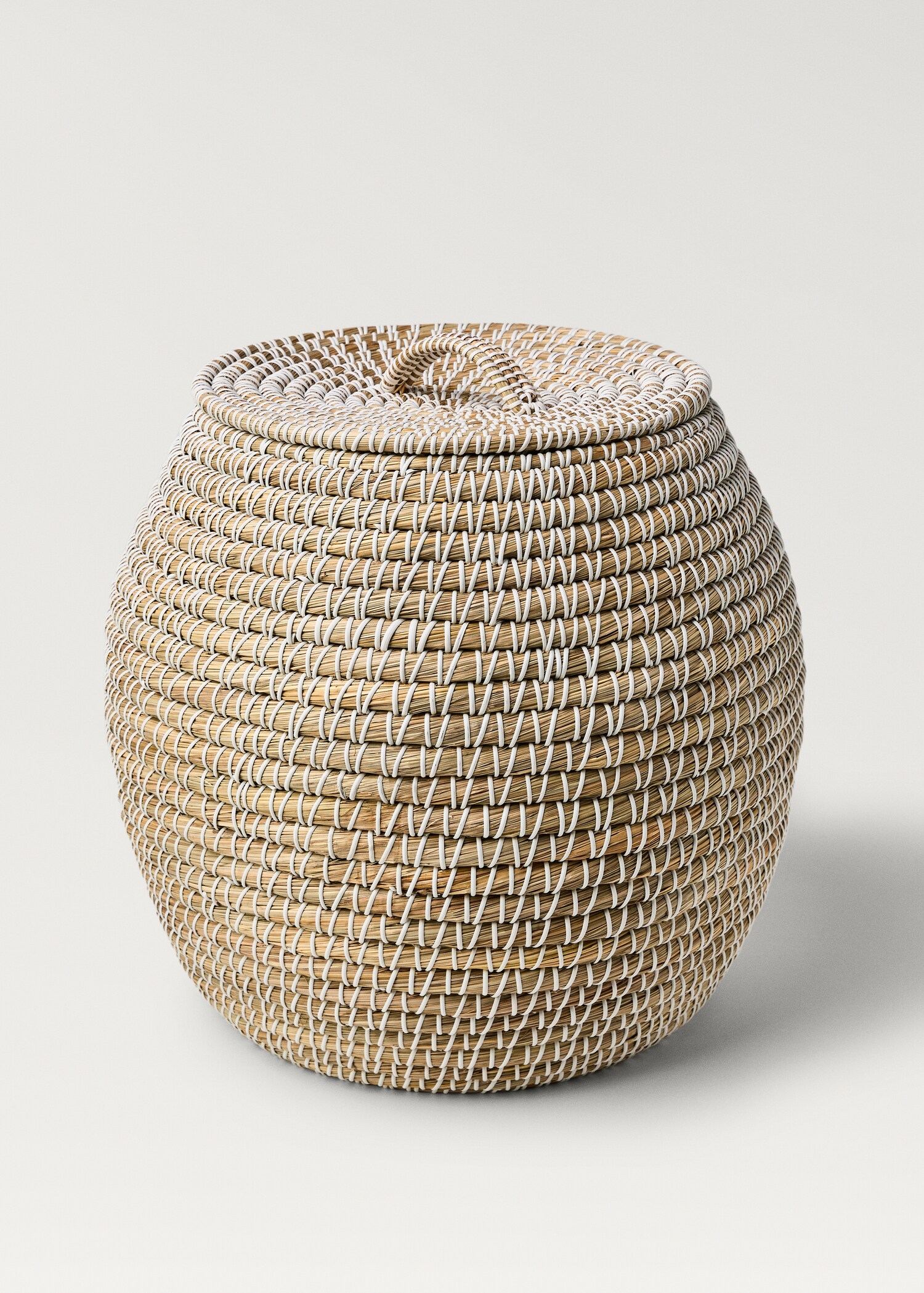 Large natural fibre basket with oval design - Details of the article 1