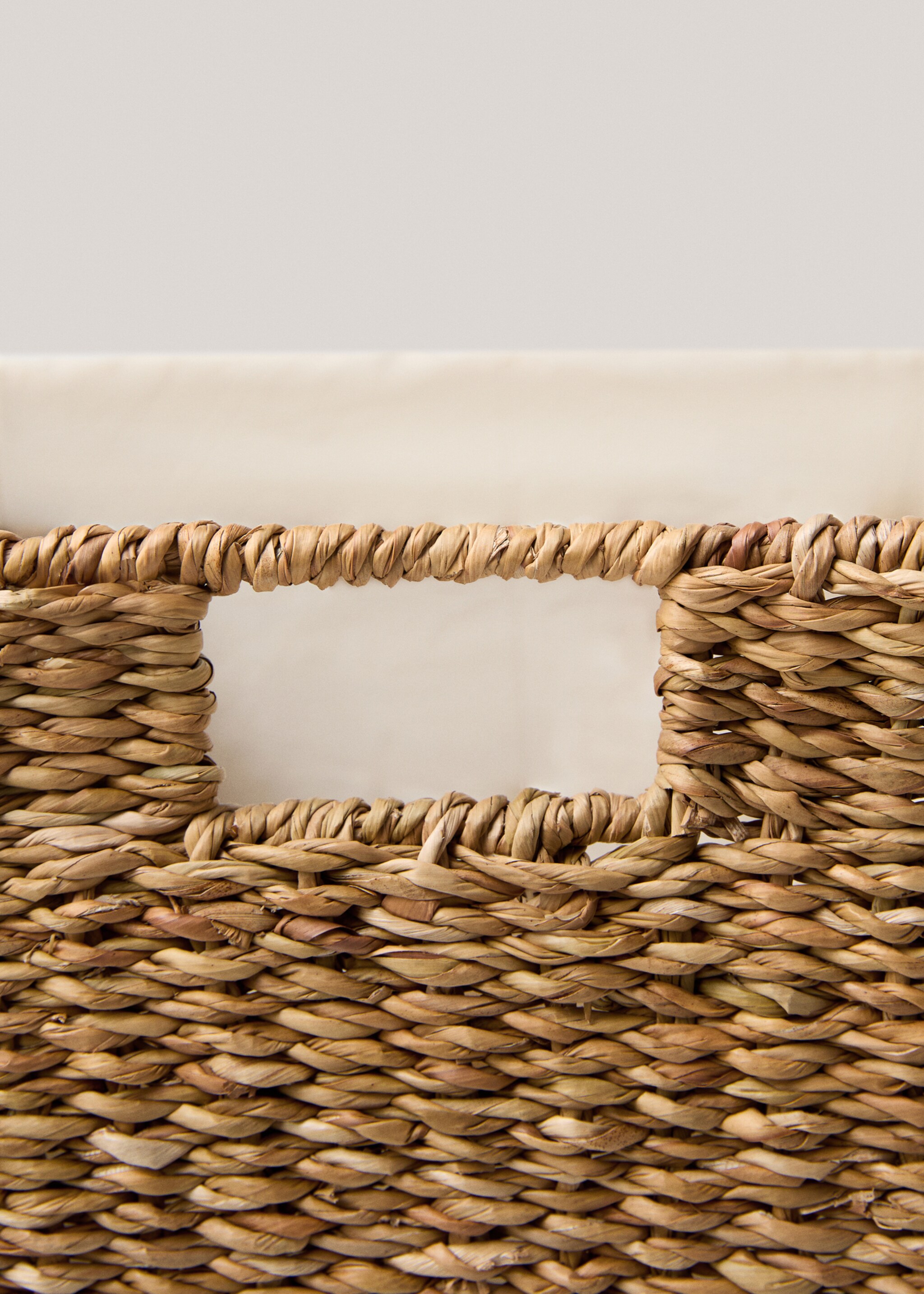 Medium seagrass clothes basket - Details of the article 3