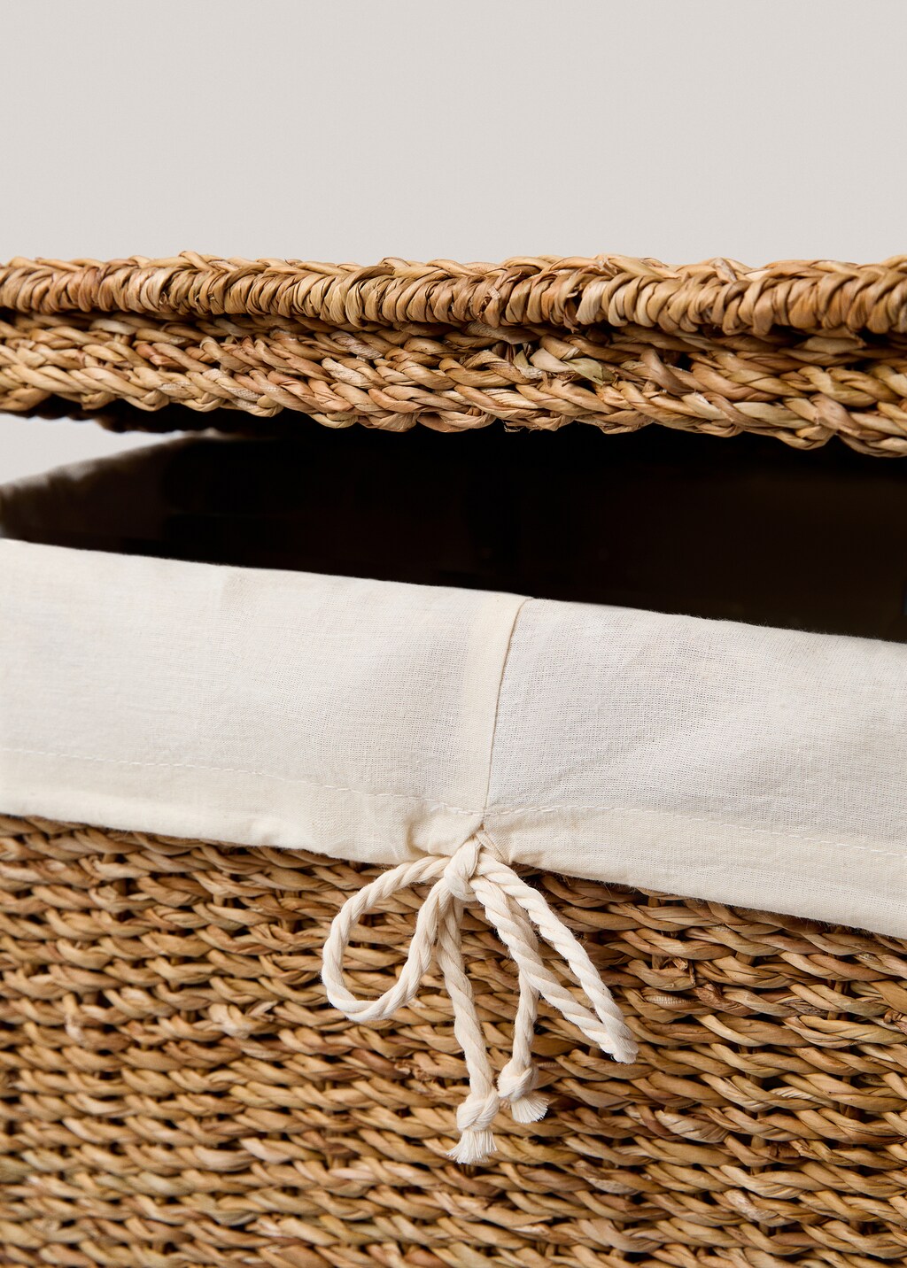 Large seagrass laundry basket