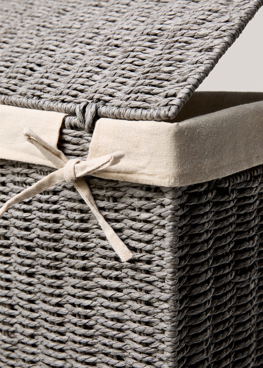 Medium paper laundry basket