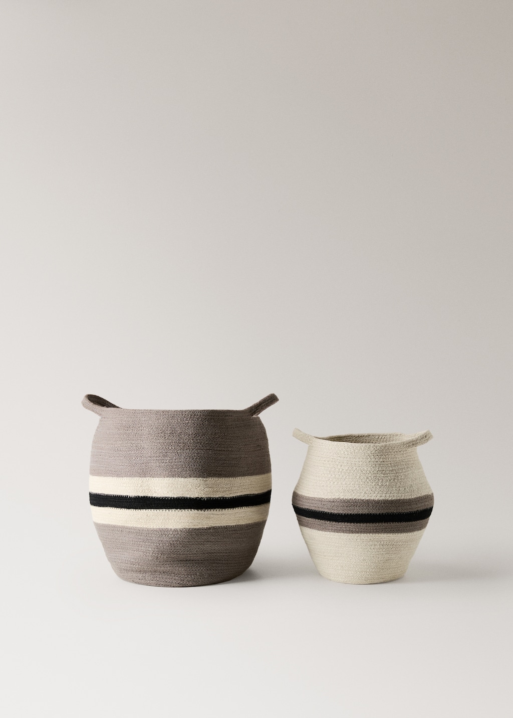 Medium jute basket with stripes