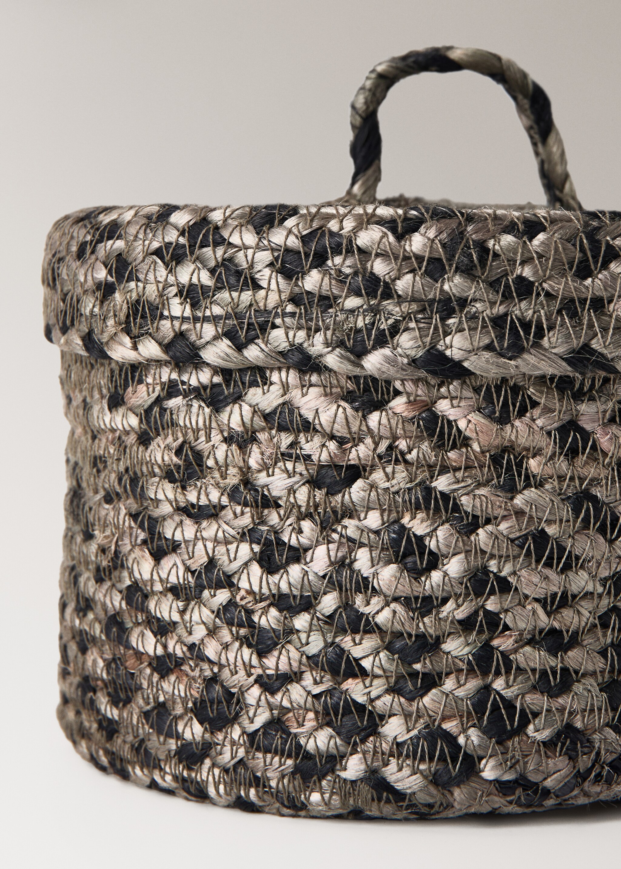 Medium melange jute basket with lid - Details of the article 3, Grey. Ref: 17001542-00.