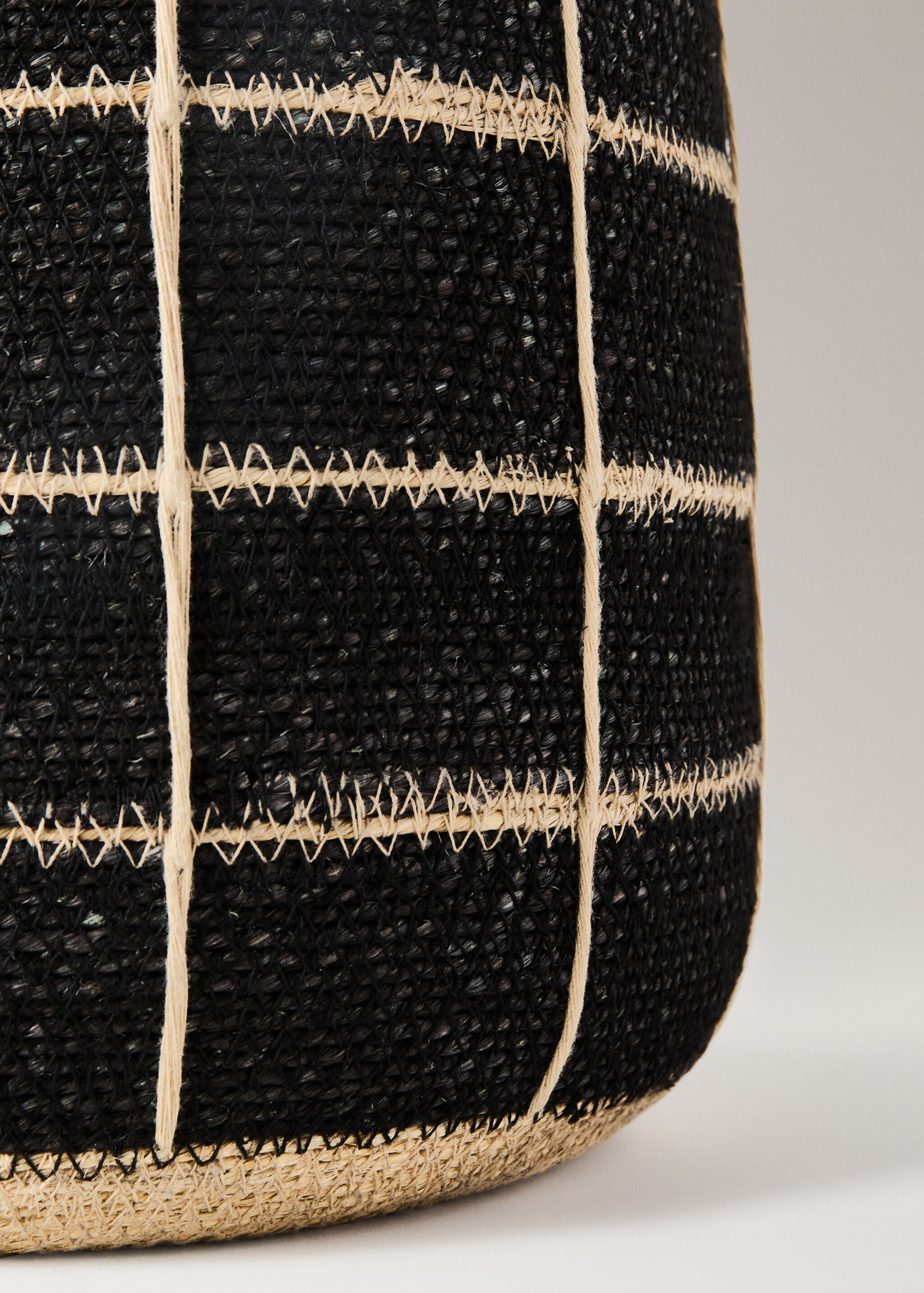 Cesta seagrass cuadros mediana - Detalle del artículo 2, Negro. Ref: 17001550-00.