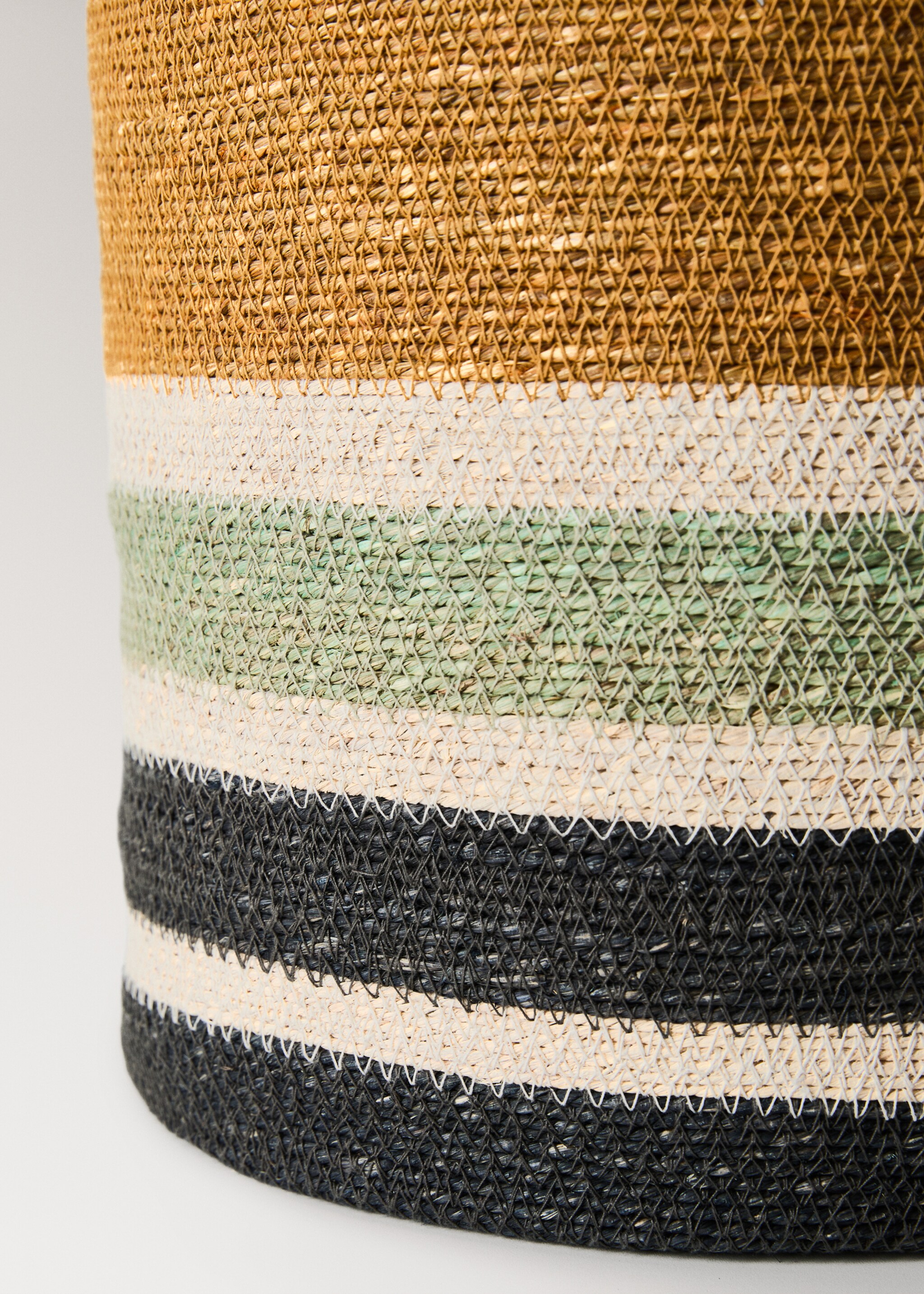 Medium multicoloured seagrass basket - Details of the article 2, Curry. Ref: 17001555-00.