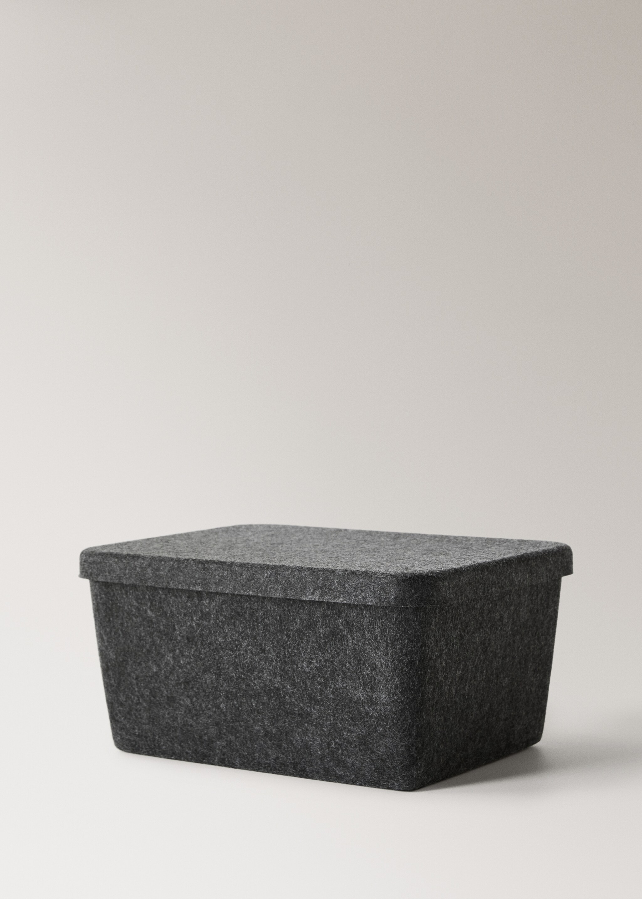 Rectangular felt box with lid - Details of the article 1, Grey. Ref: 17001559-00.