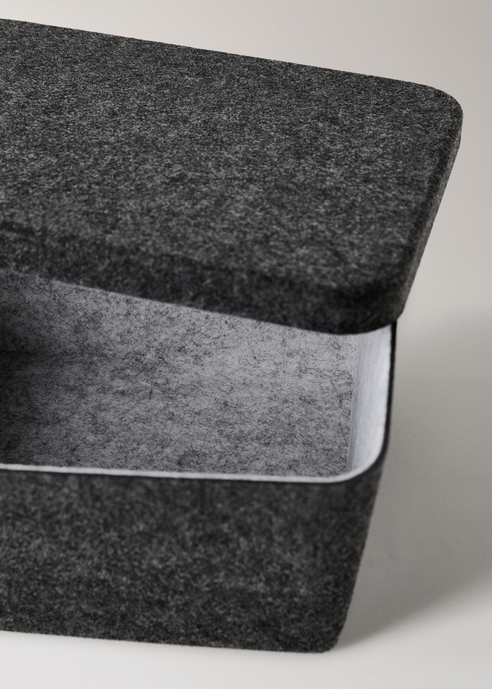 Rectangular felt box with lid - Details of the article 2, Grey. Ref: 17001559-00.