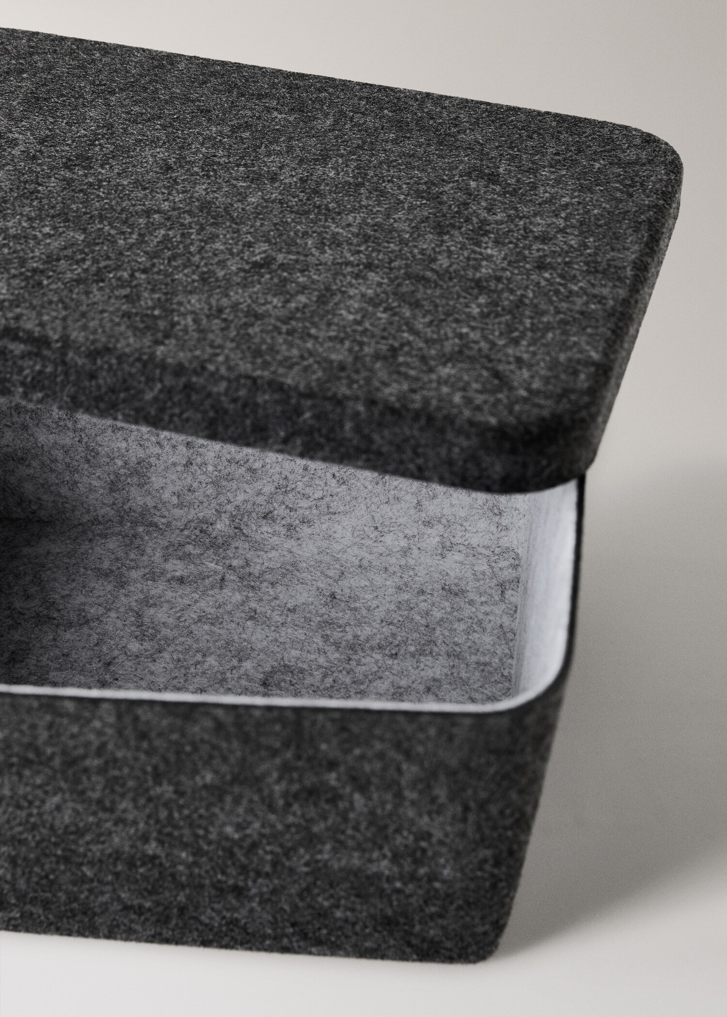 Rectangular felt box with lid - Details of the article 2