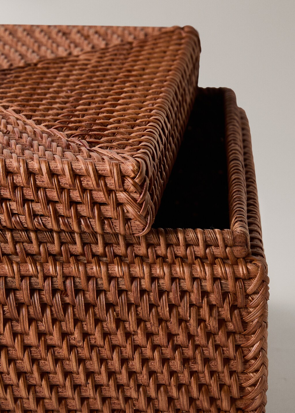 Small thin rattan box