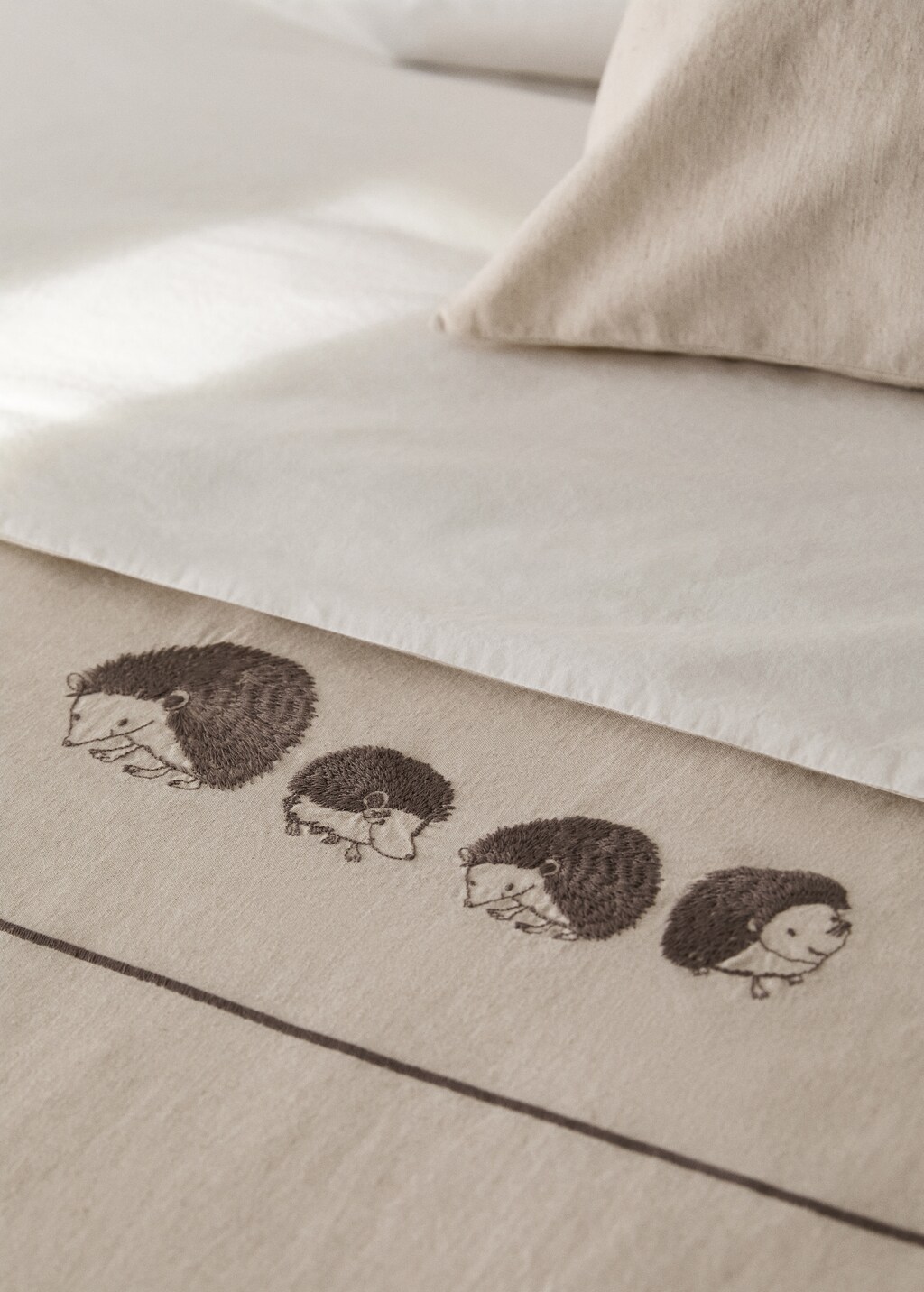 Children's cotton-linen duvet cover with embroidered hedgehogs for 90 cm bed