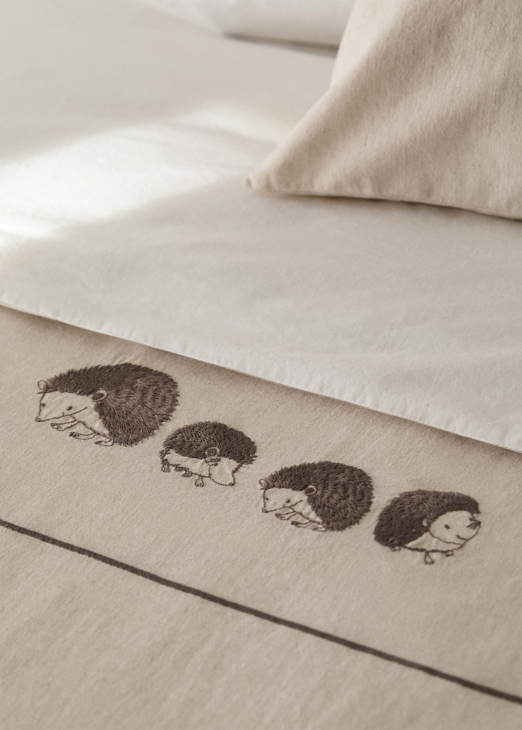 Children's cotton-linen duvet cover with embroidered hedgehogs for 90 cm bed