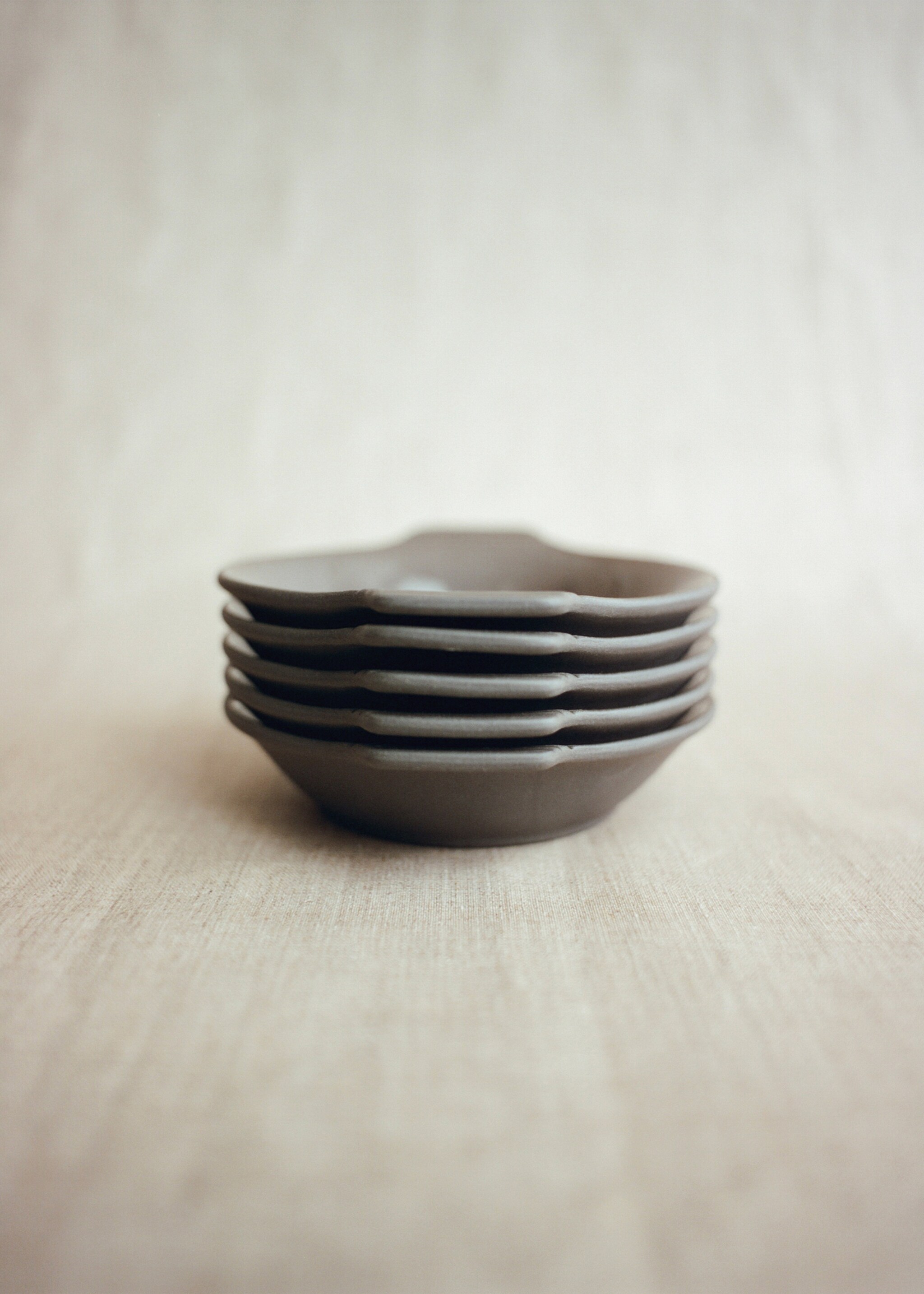 Recycled stoneware casserole dish - Details of the article 6, Medium Brown. Ref: 17002043-00.