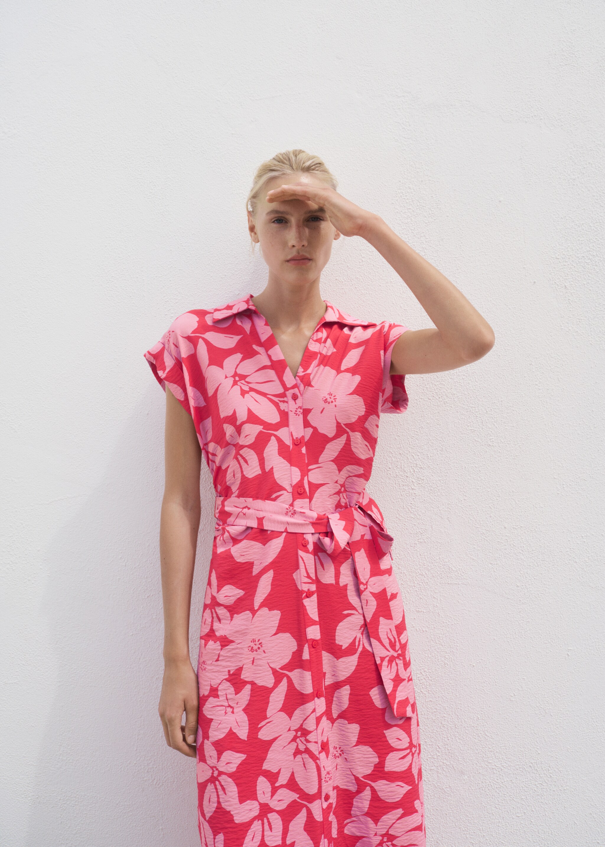 Vestido camisero estampado floral - Plano medio