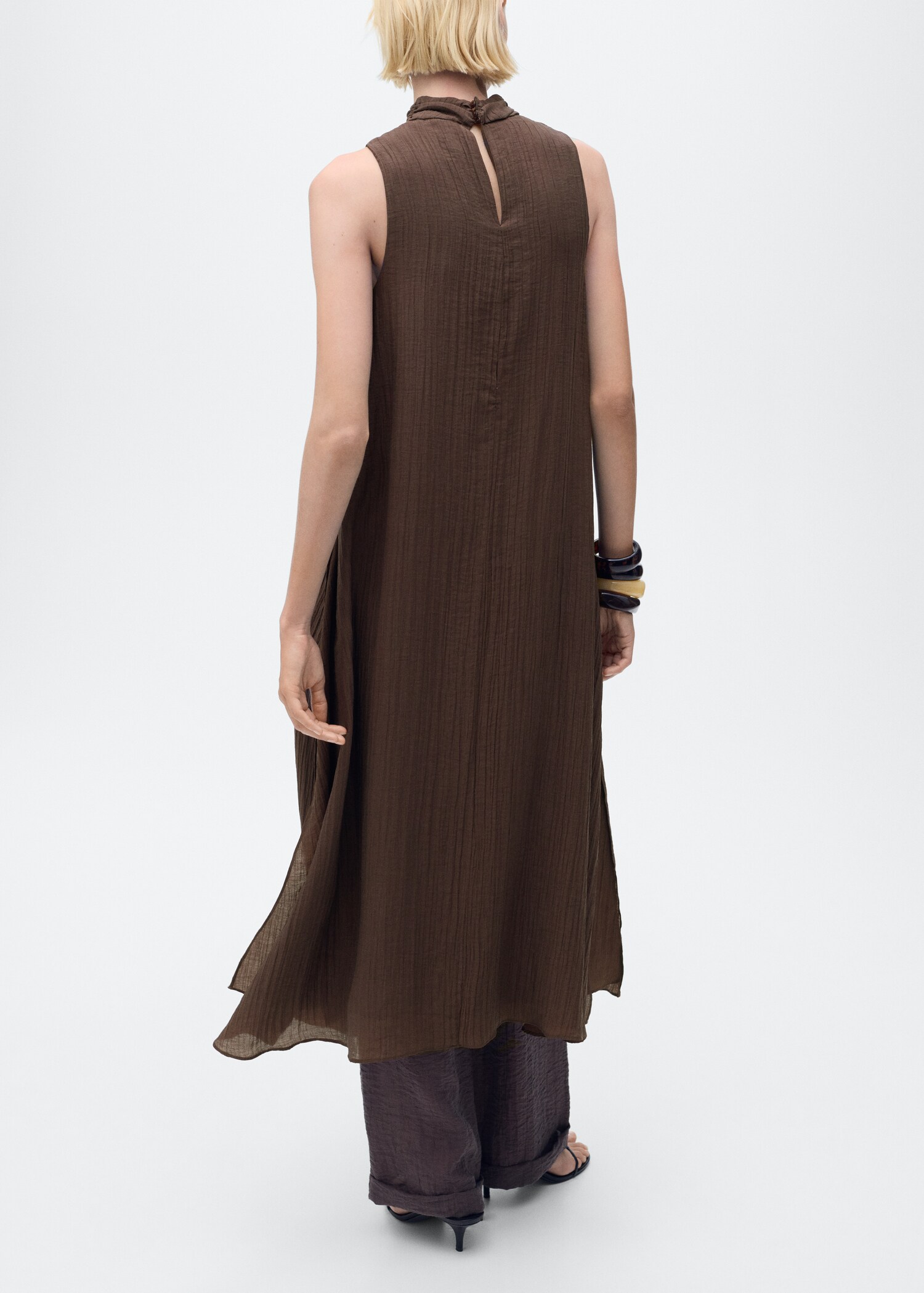 Abito in lyocell con collo halter - Retro dell'articolo