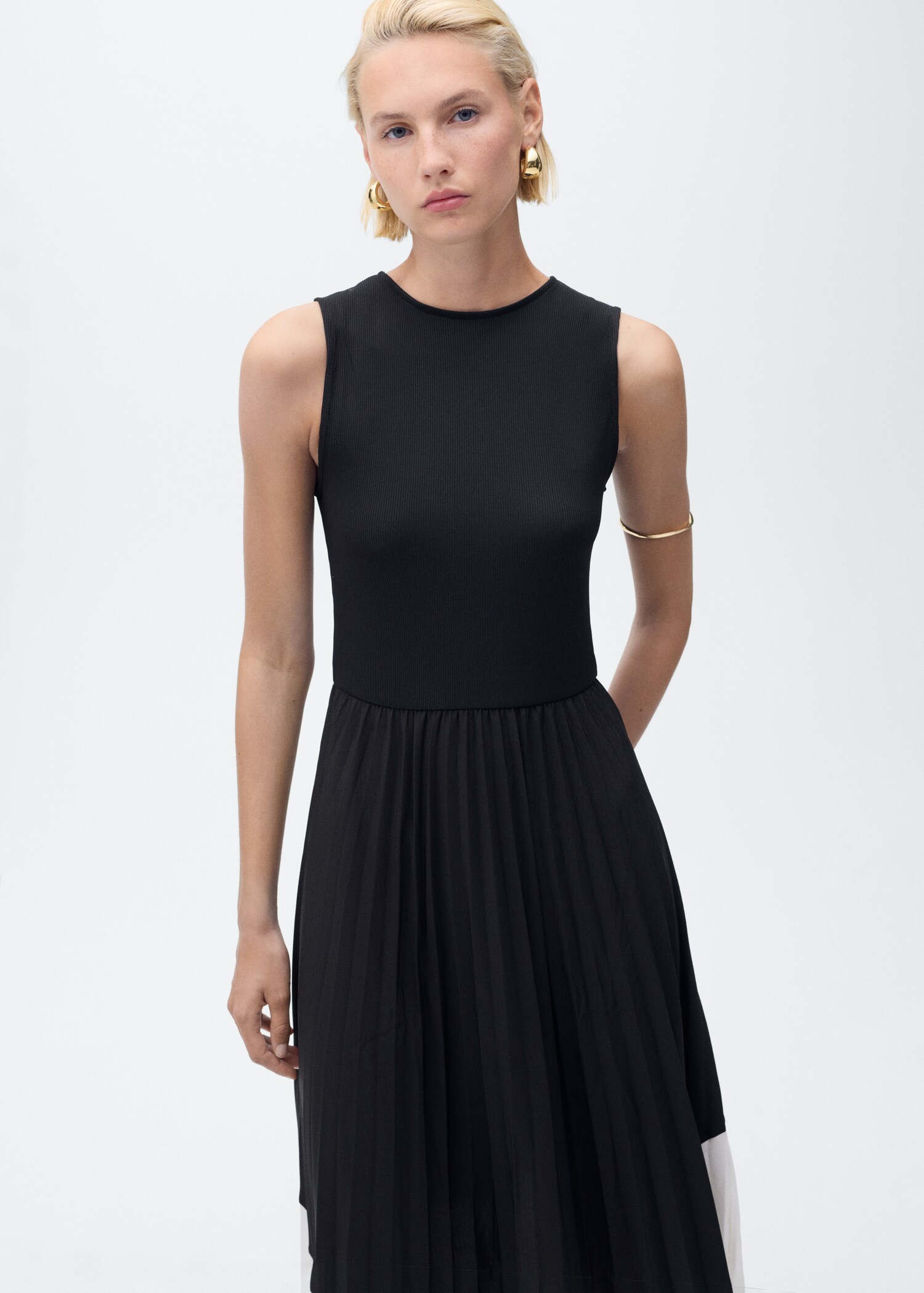 Vestido plisado combinado - Plano medio