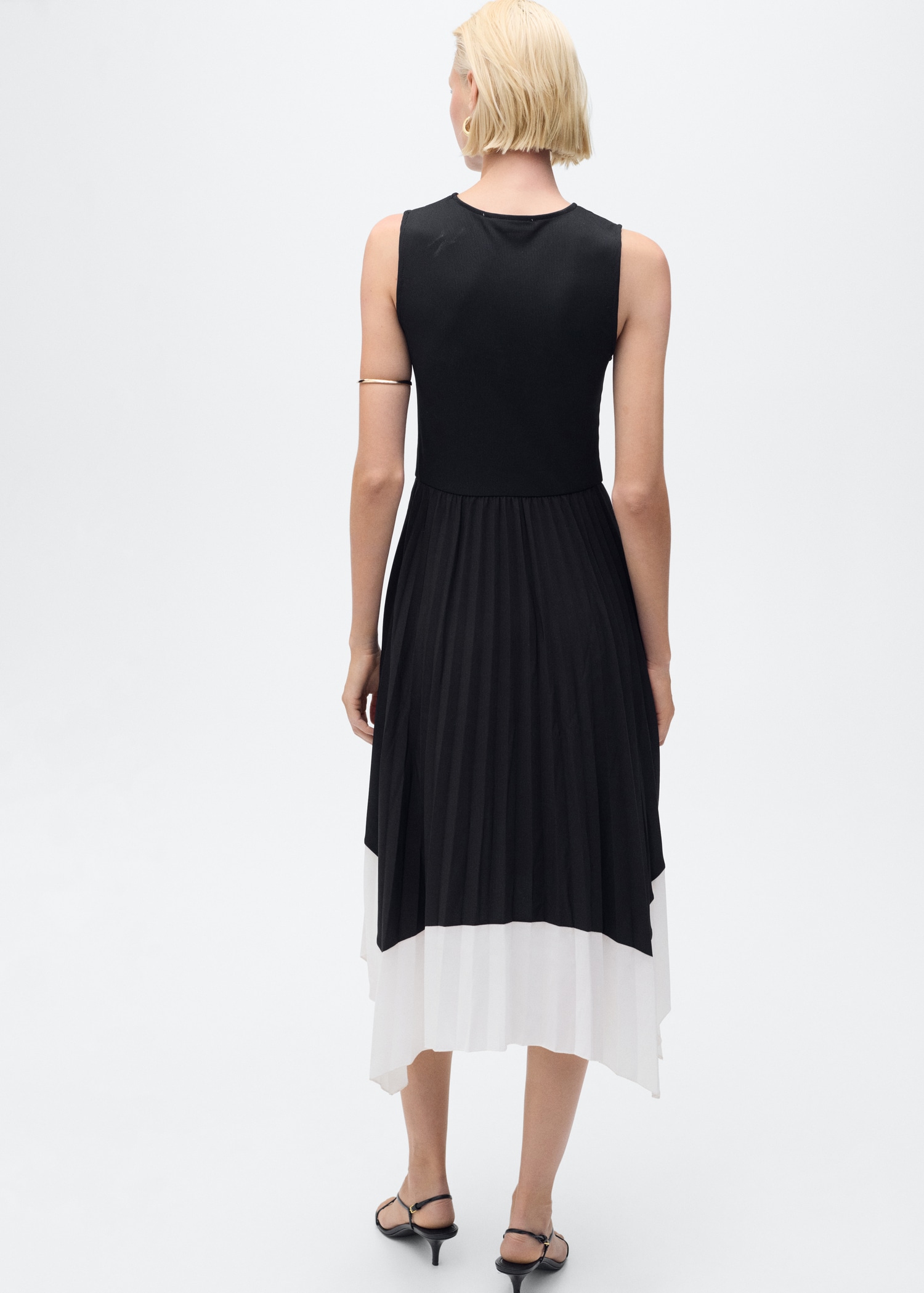 Vestido plisado combinado - Reverso del artículo