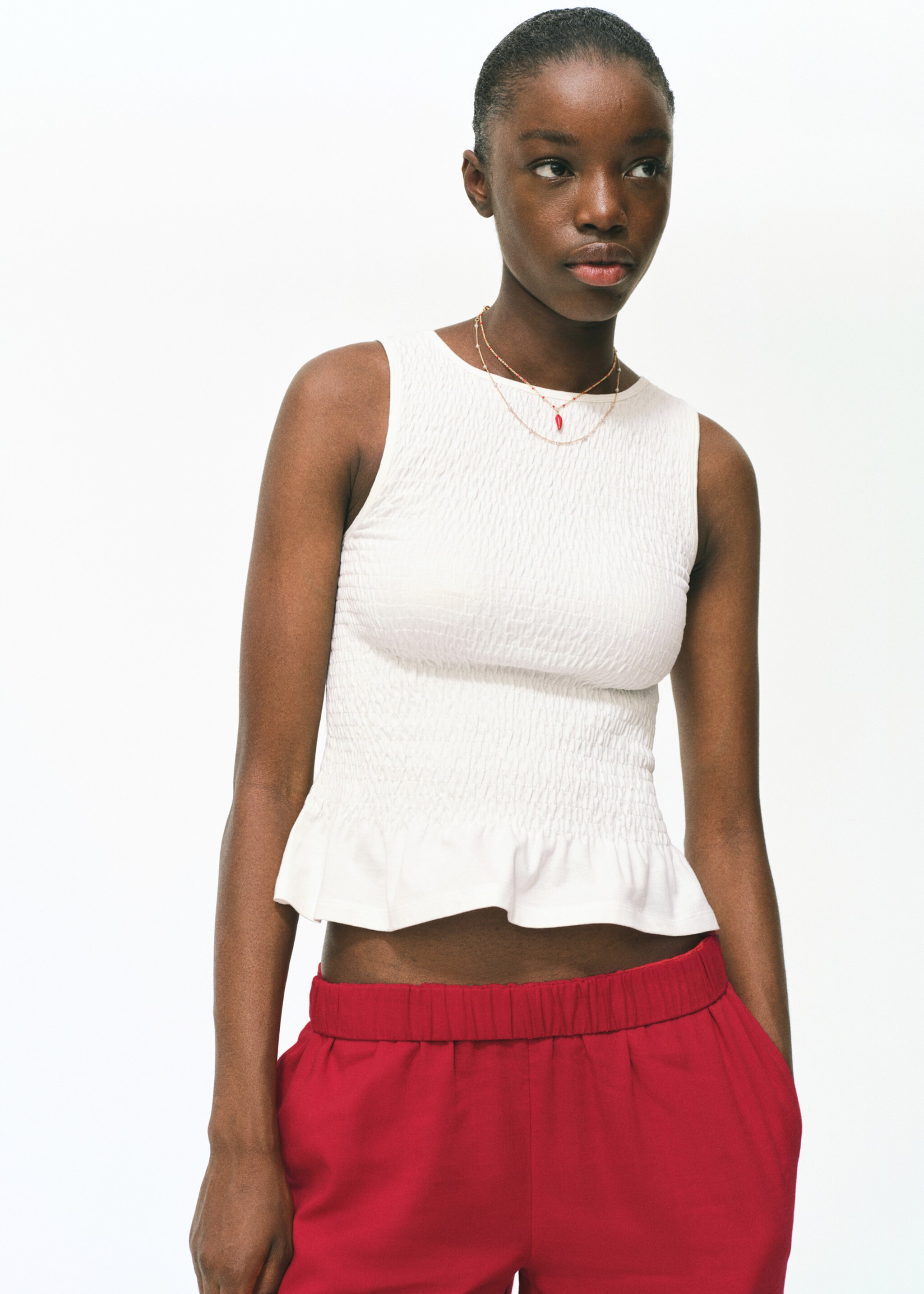 Top froncé volant - Plan moyen