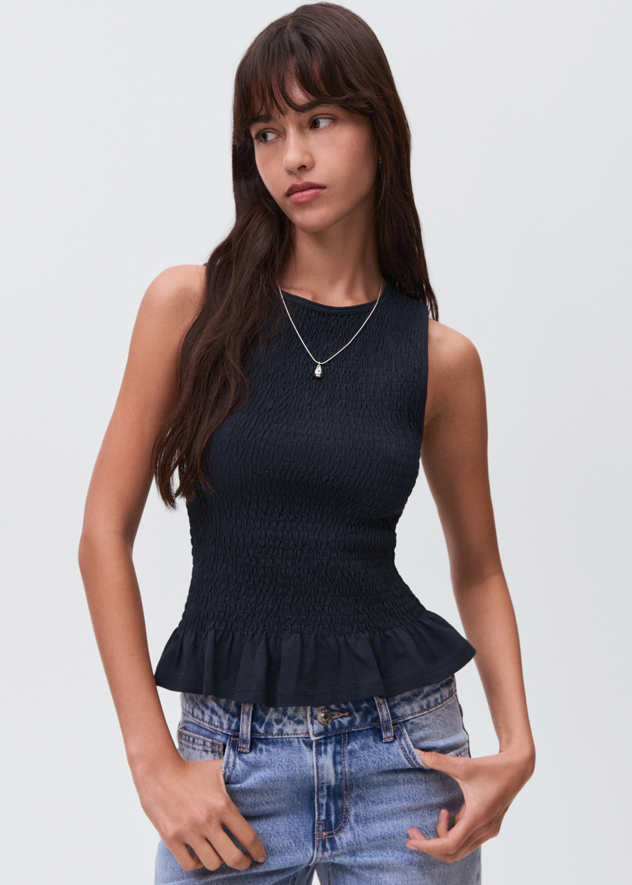 Top froncé volant - Plan moyen