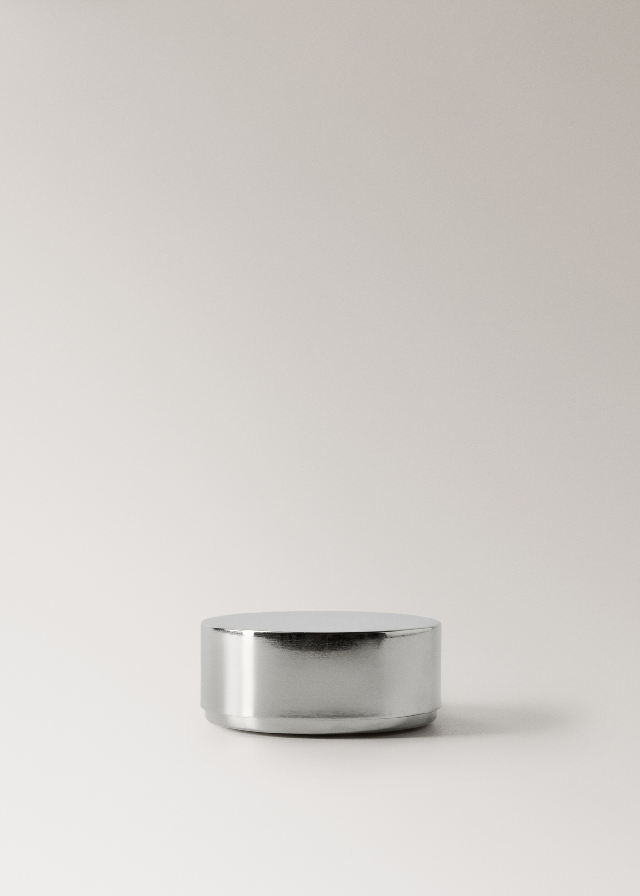 Caja metal redonda pequeña - Article sense model, Platejat. Ref: 17002926-00.