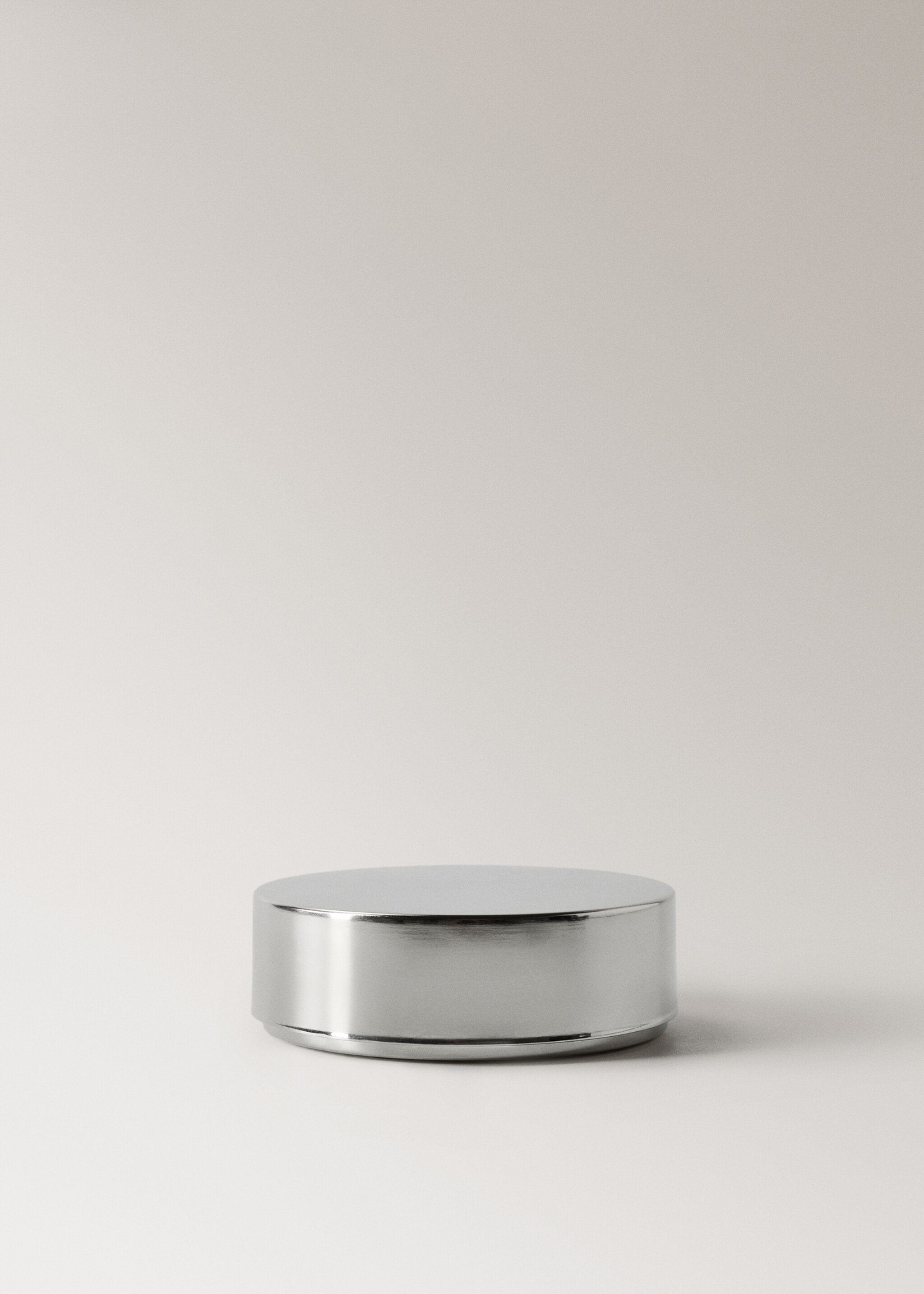 Caja metal redonda mediana - Article sense model, Platejat. Ref: 17002927-00.