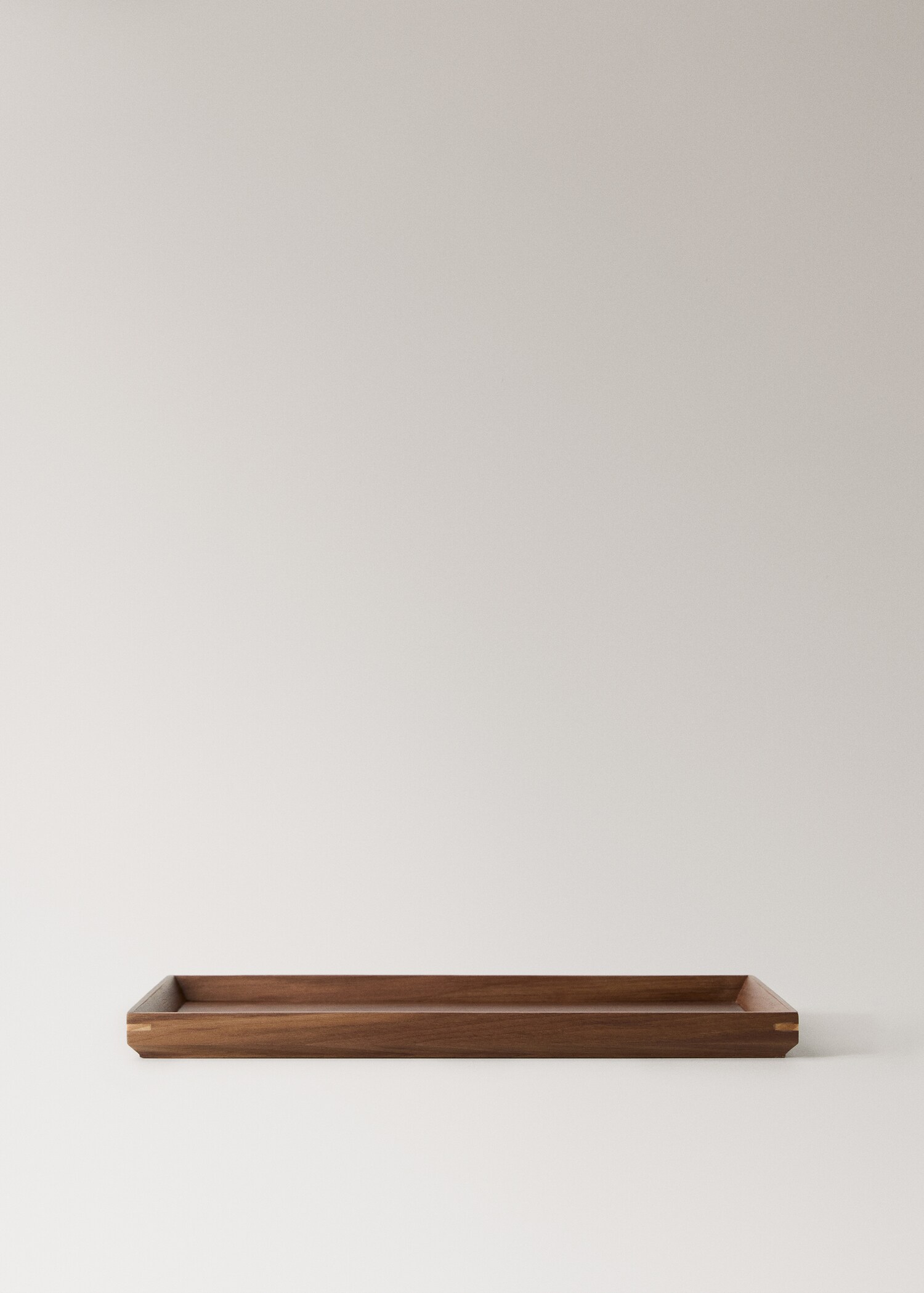 Medium solid wood decorative tray - Article without model