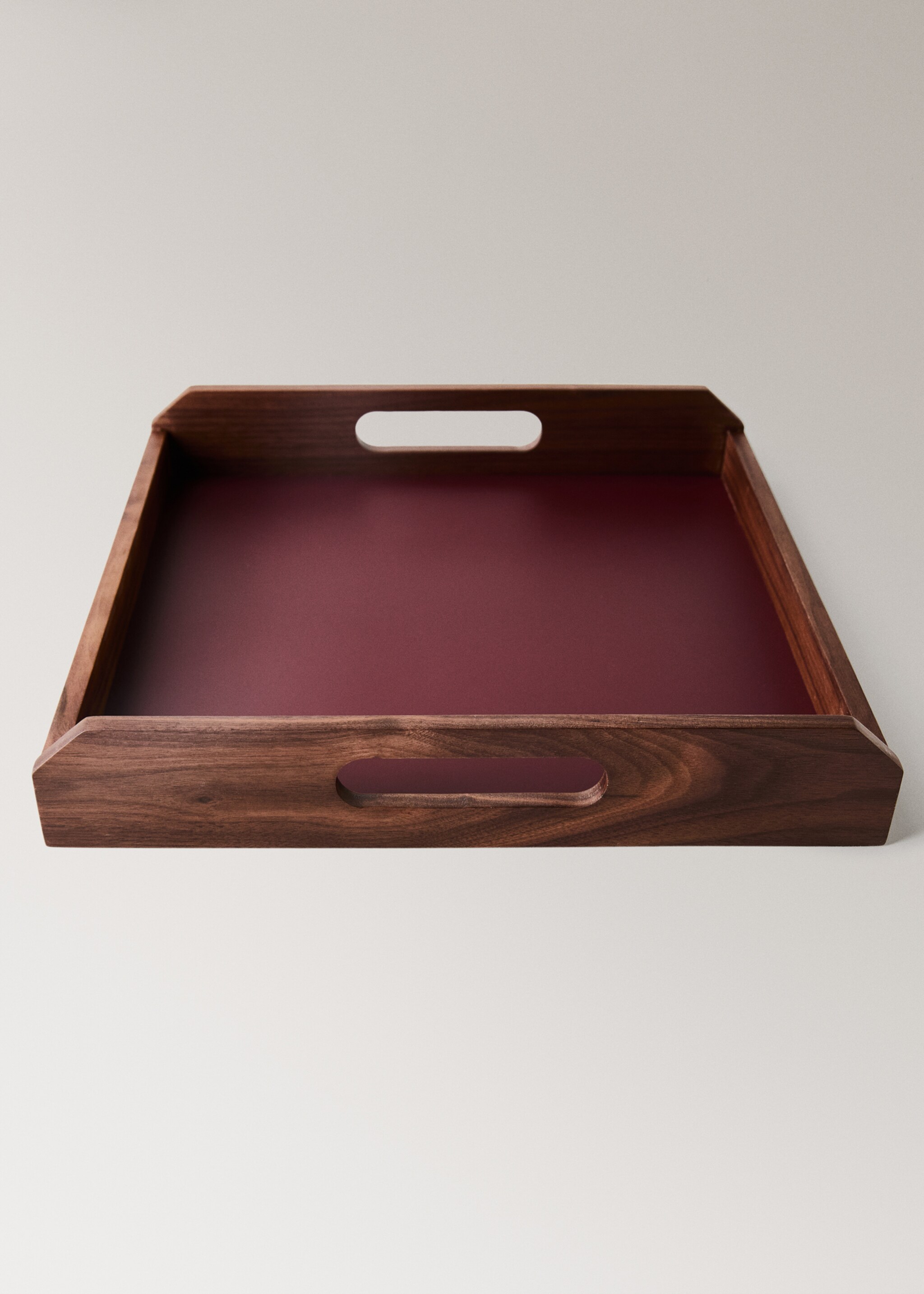 Square coloured decorative tray - Details of the article 2, Wine. Ref: 17002932-00.
