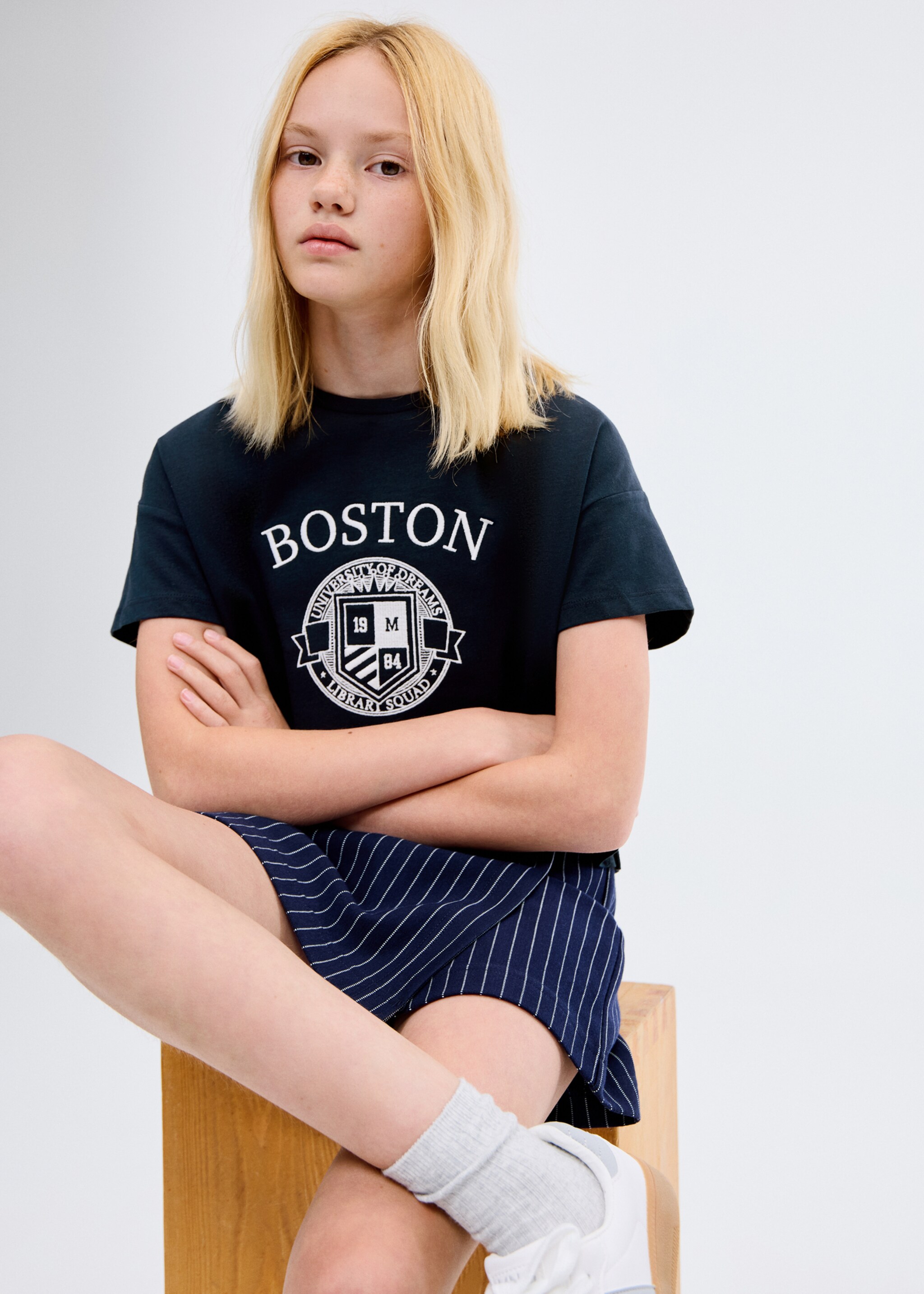 Tricou din bumbac brodat - Plan mediu