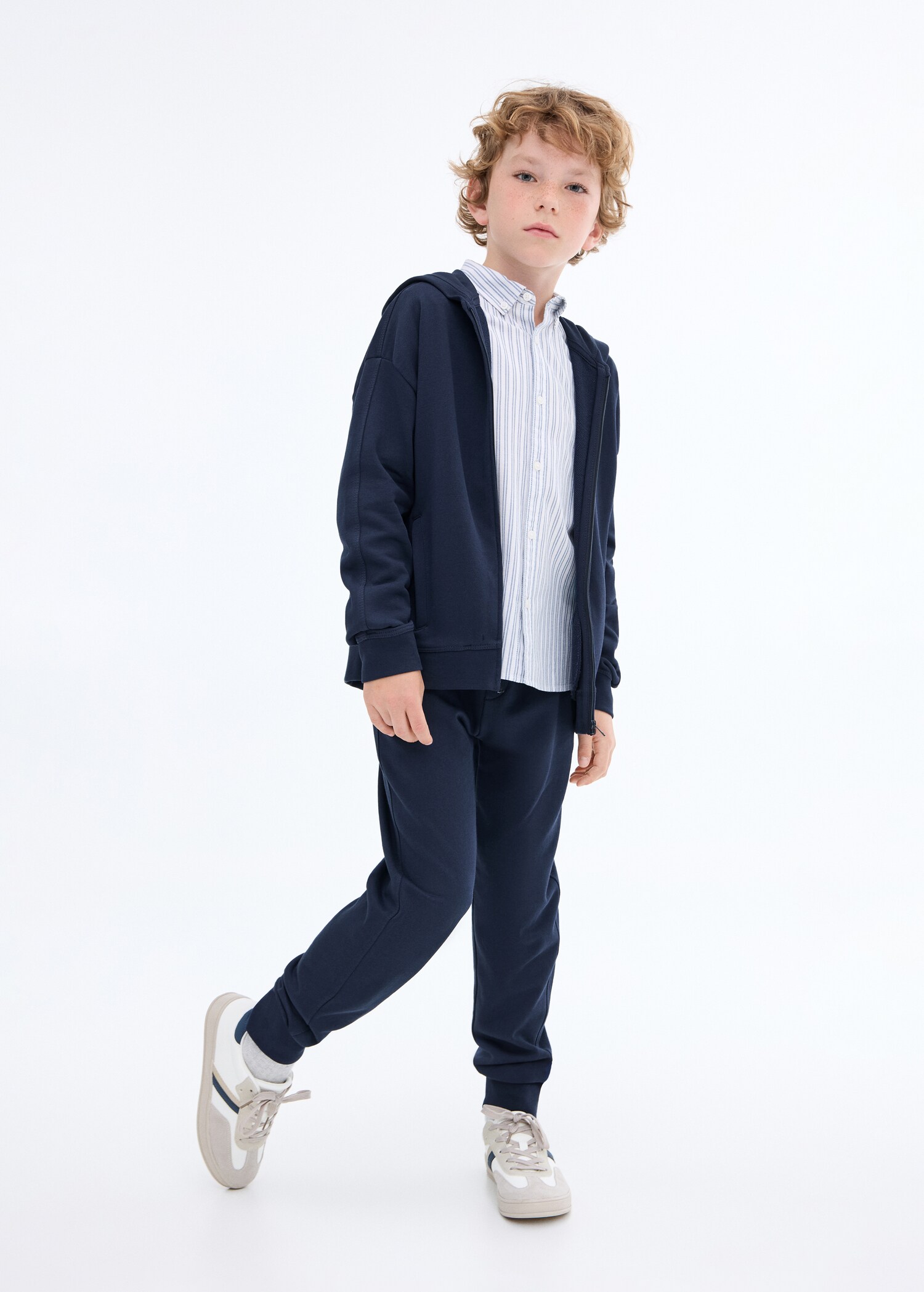 Sweat-shirt zippé à capuche - Plan moyen
