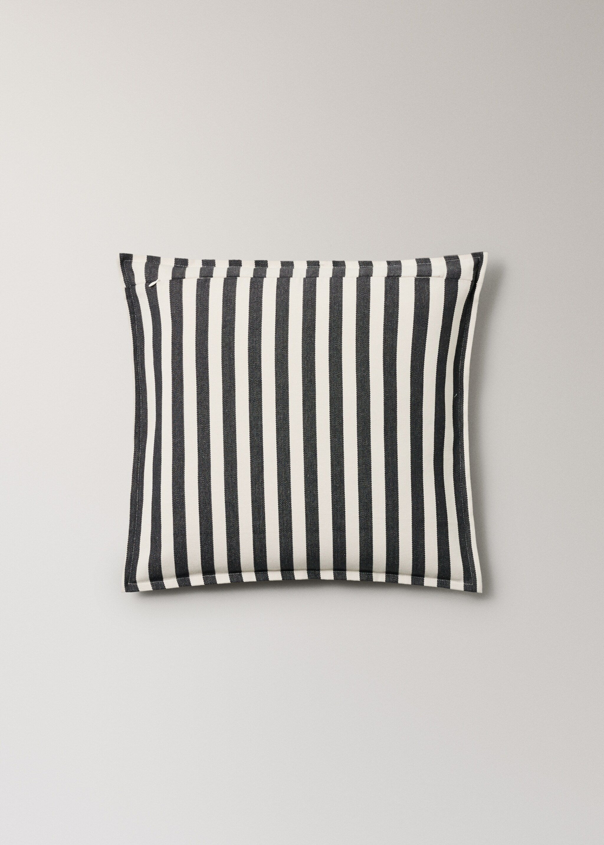 Cotton two-tone cushion cover with woven stripes 50x50 cm - Details of the article 1, Dark Grey. Ref: 17003319-00.
