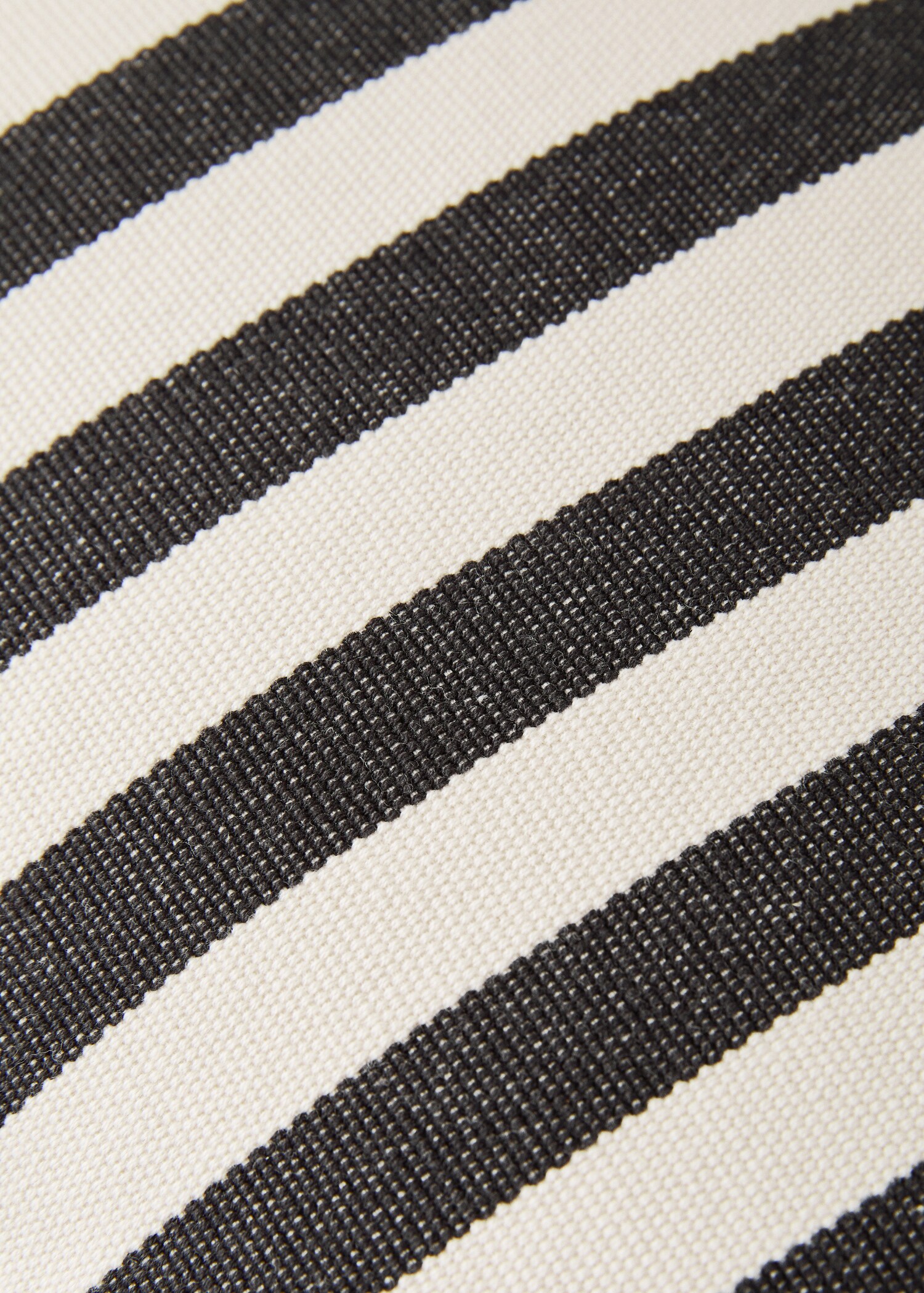 Cotton two-tone cushion cover with woven stripes 50x50 cm - Details of the article 4