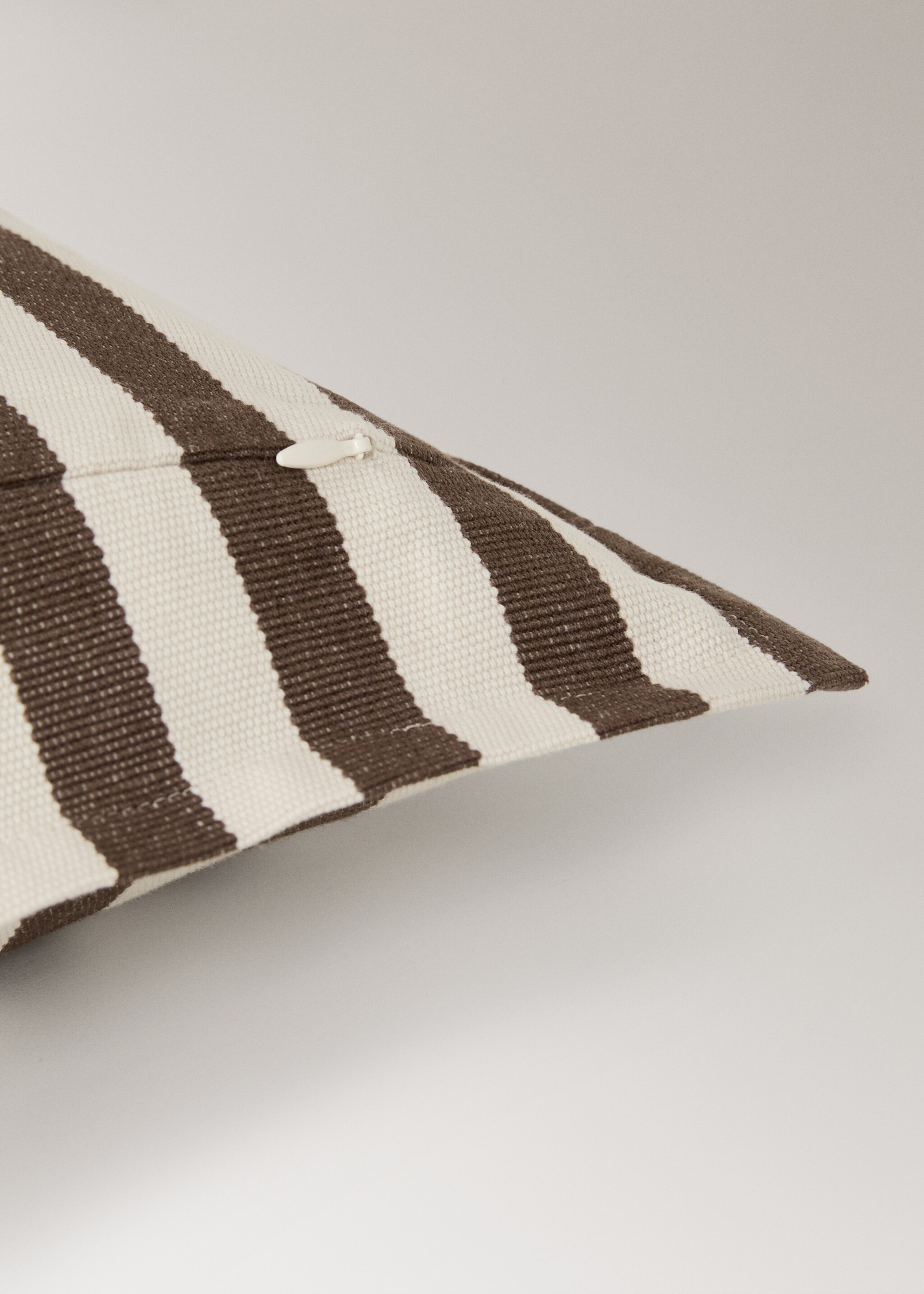 Cotton two-tone cushion cover with woven stripes 30x50 cm - Details of the article 3, Chocolate. Ref: 17003320-00.